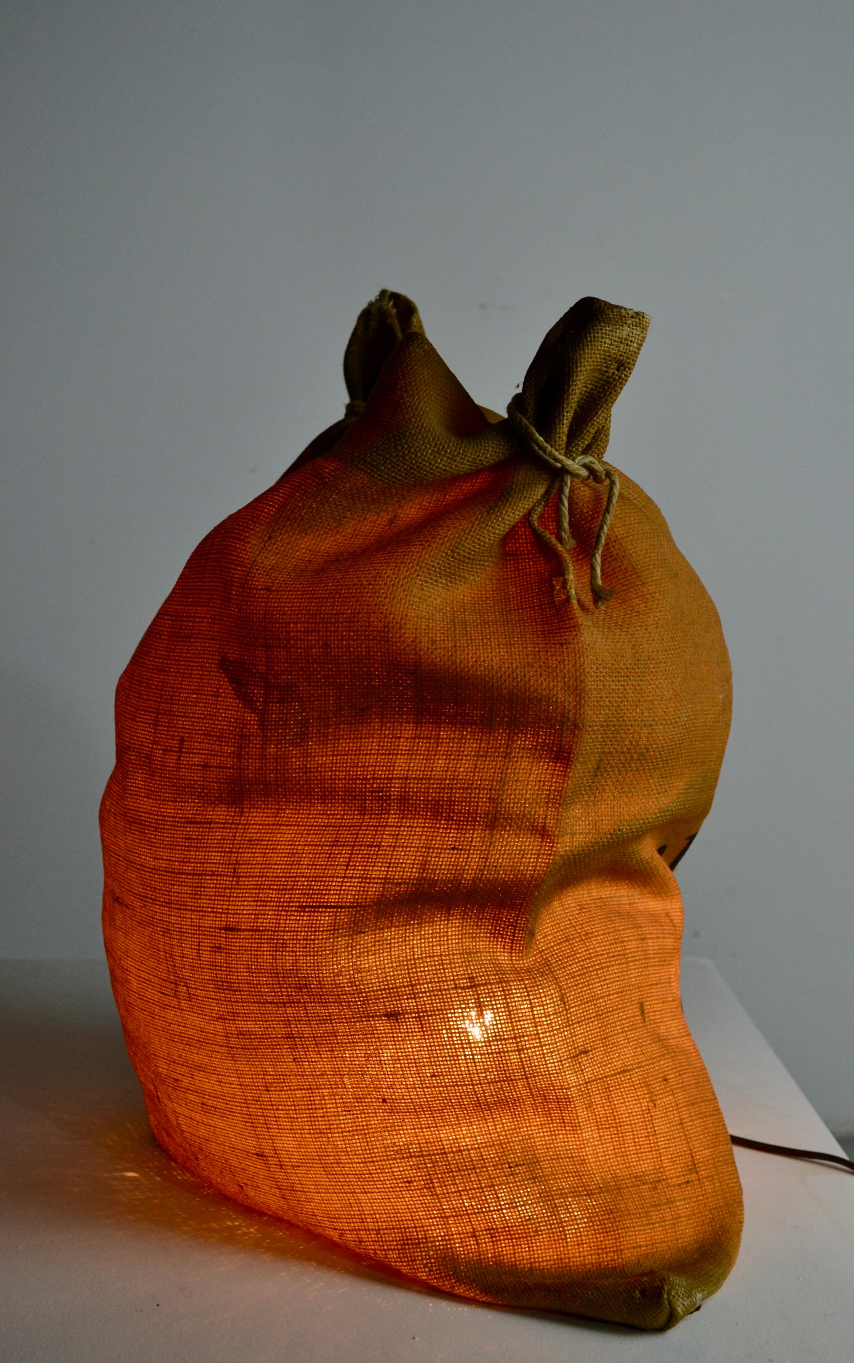 Lampada da tavolo scultorea 