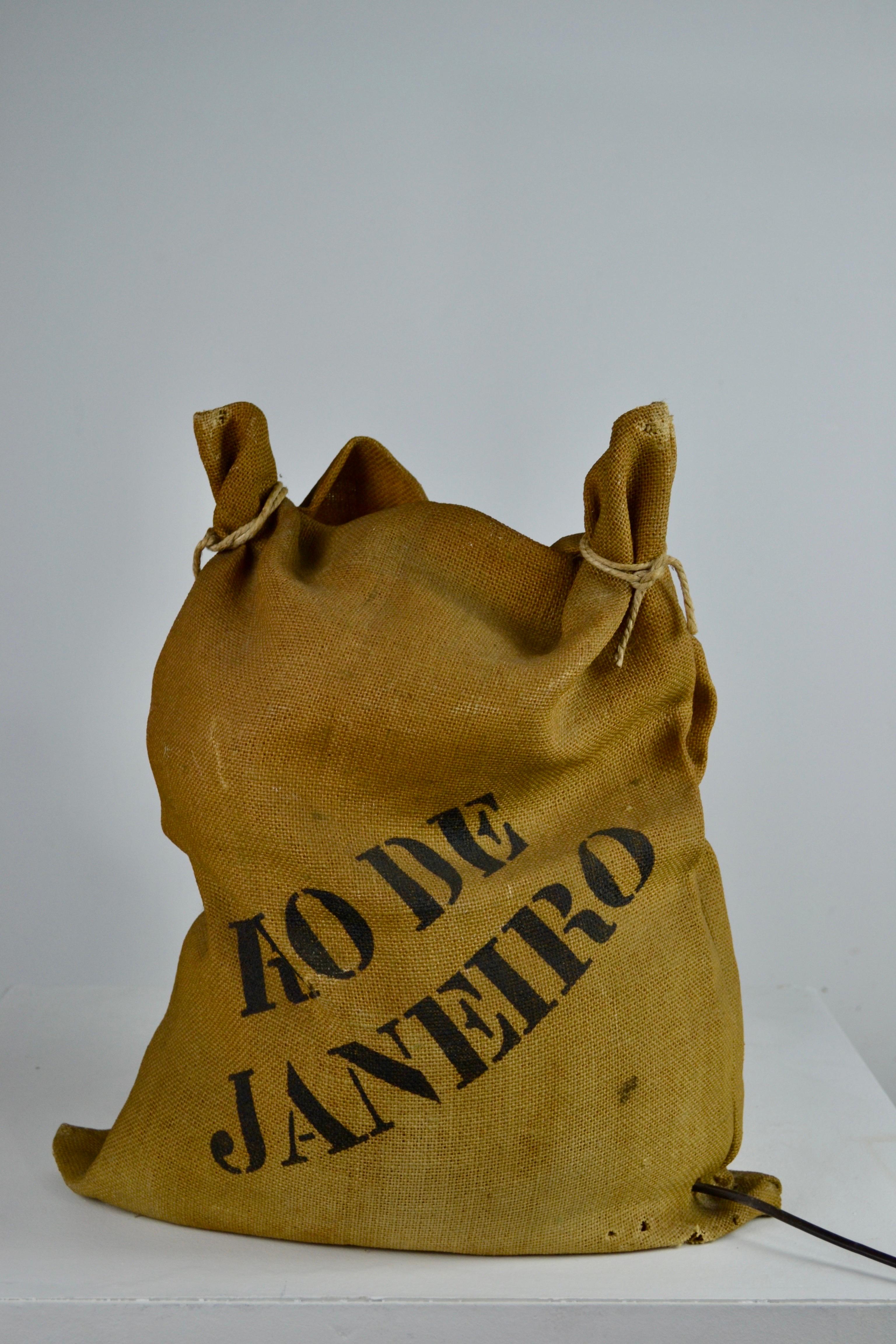 Lampada da tavolo scultorea 