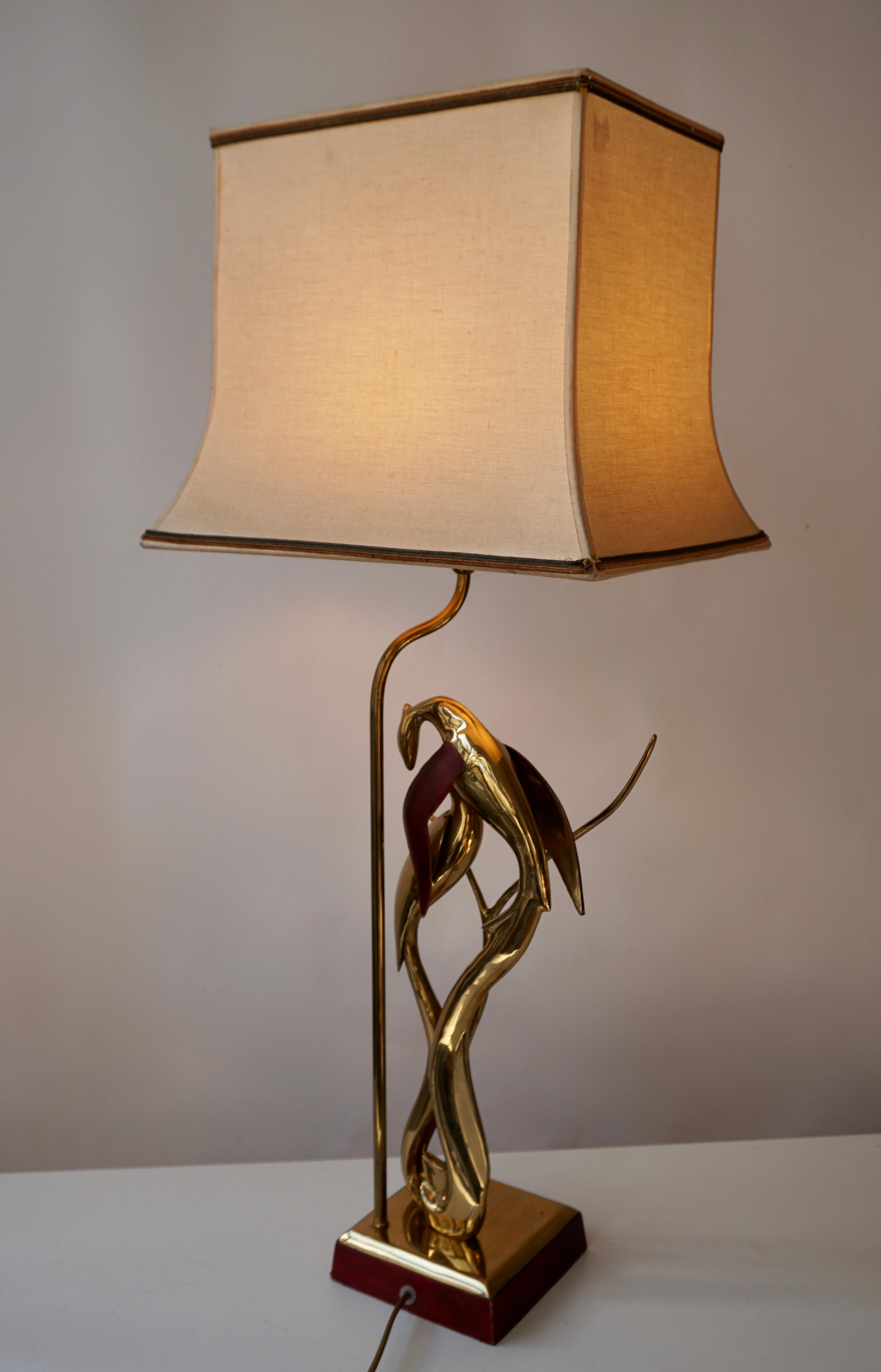 Sculptural Table Lamp with Birds in Brass and Leather, 1970s For Sale 3