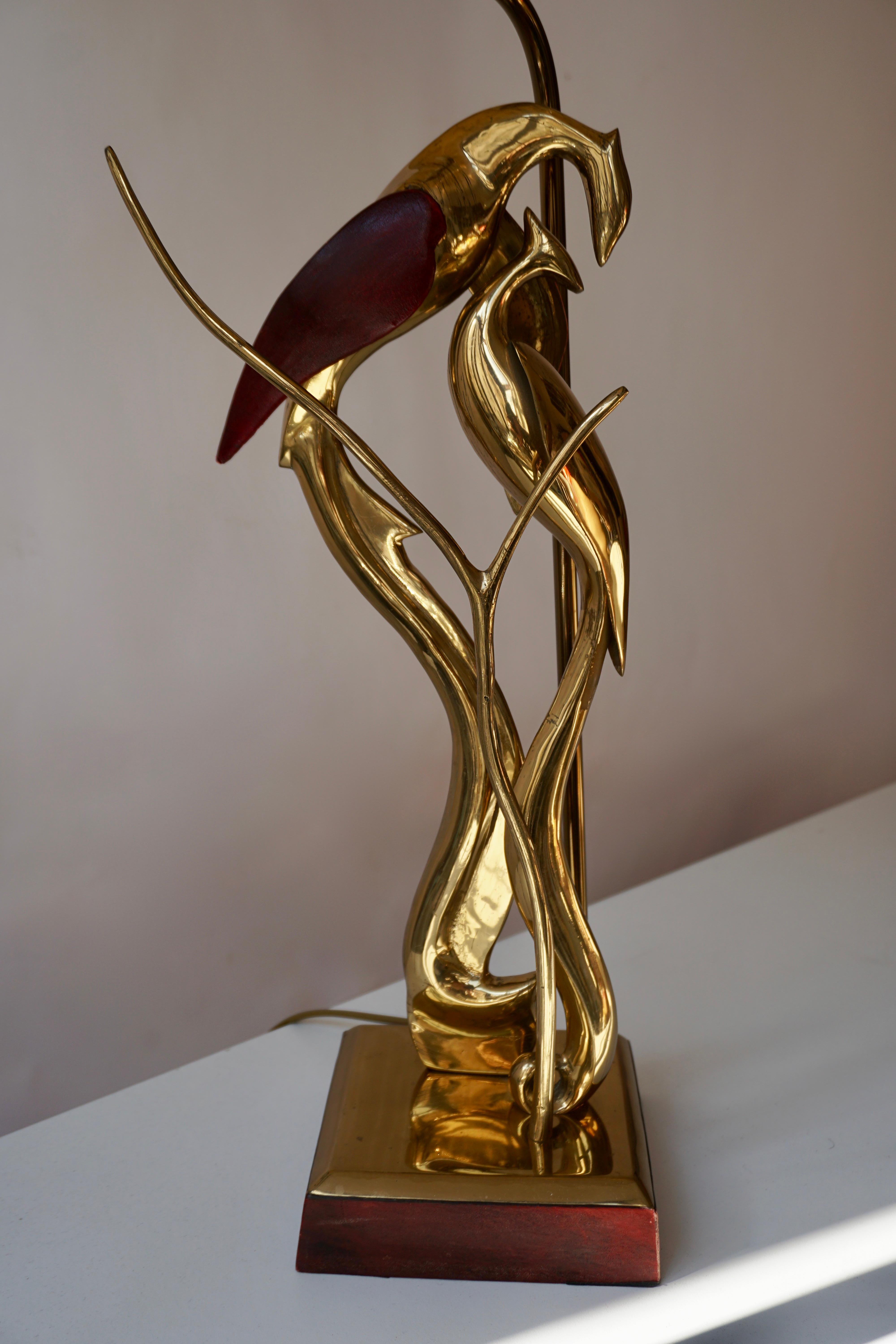 Sculptural Table Lamp with Birds in Brass and Leather, 1970s For Sale 4