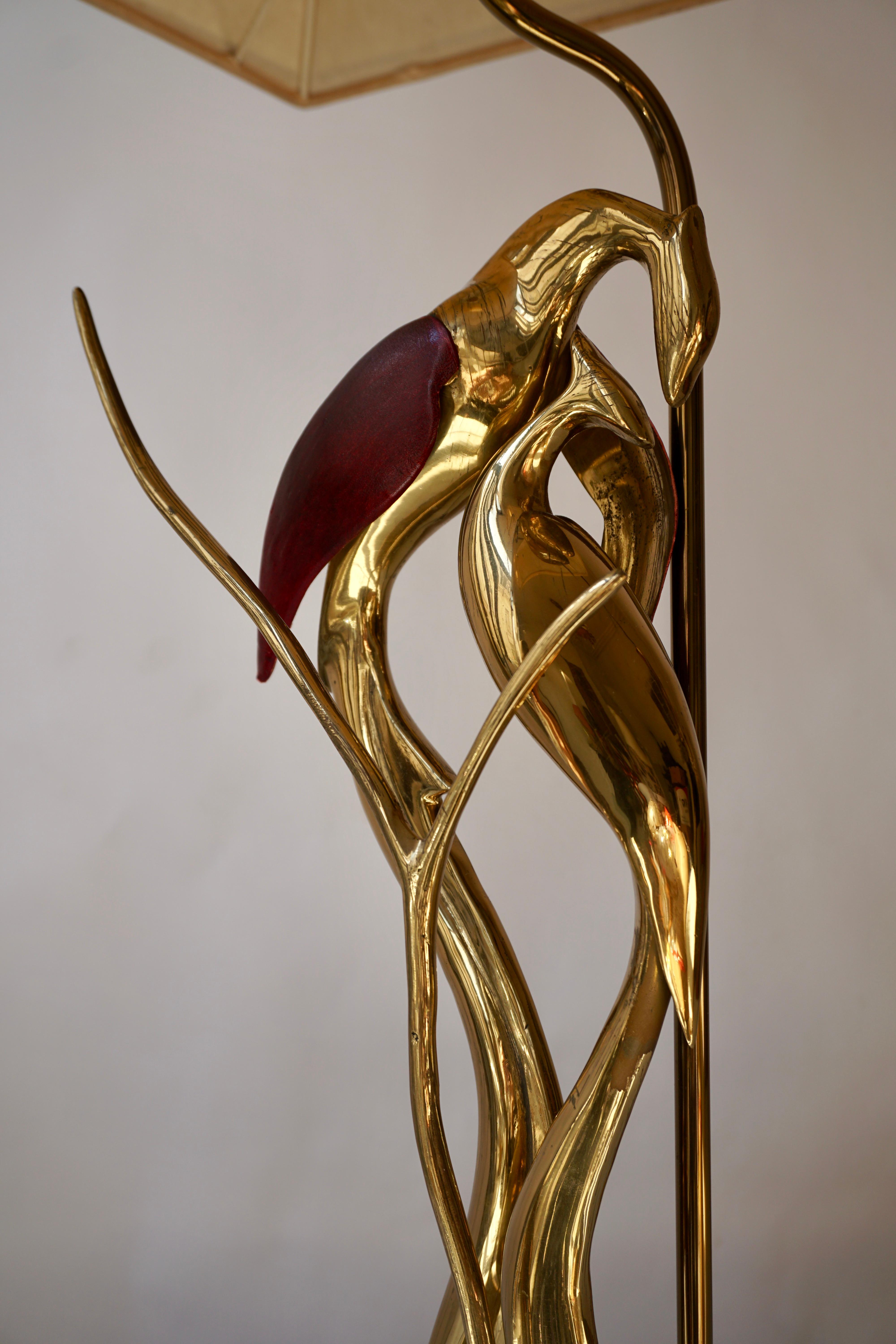 Sculptural Table Lamp with Birds in Brass and Leather, 1970s For Sale 6