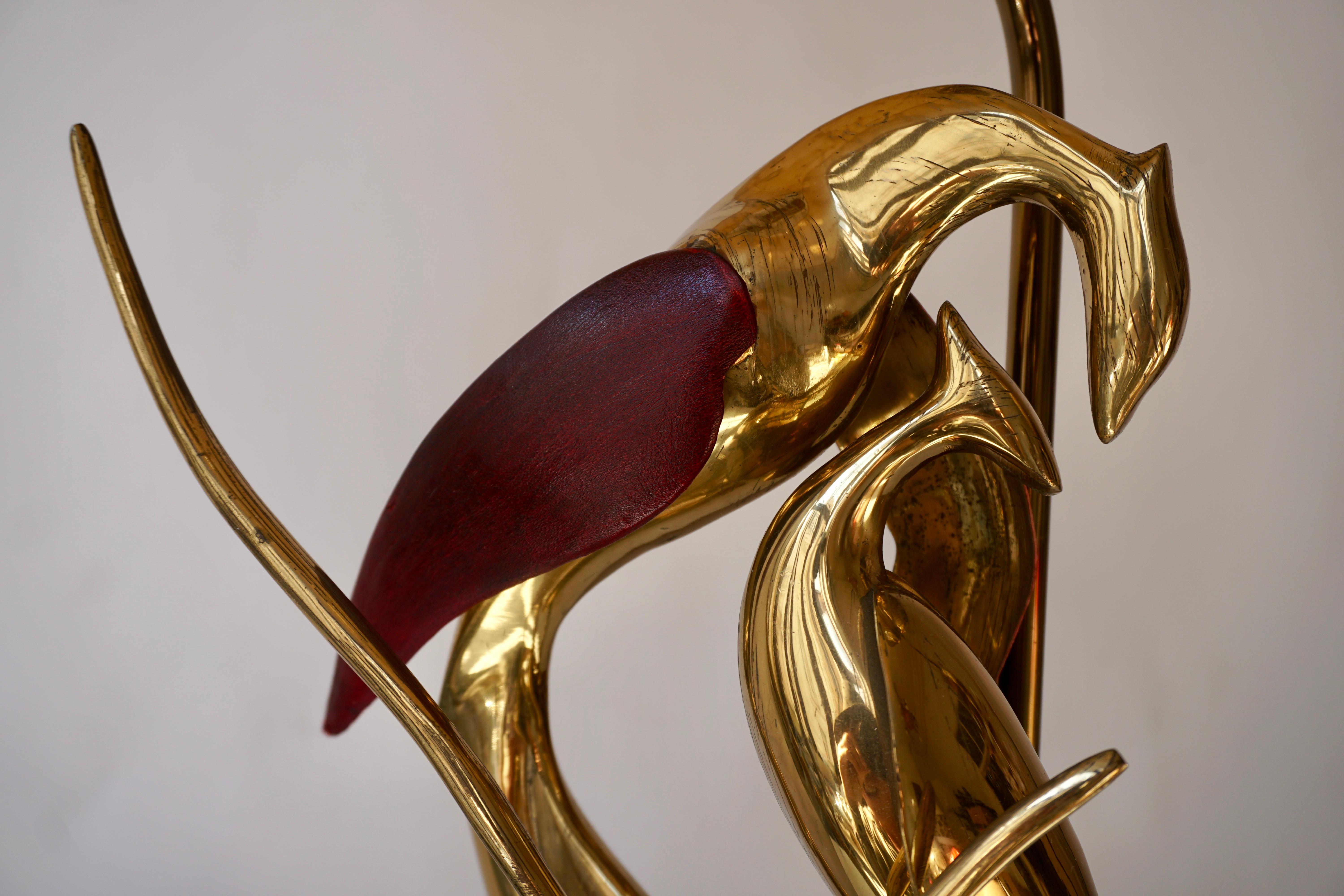 Sculptural Table Lamp with Birds in Brass and Leather, 1970s For Sale 7
