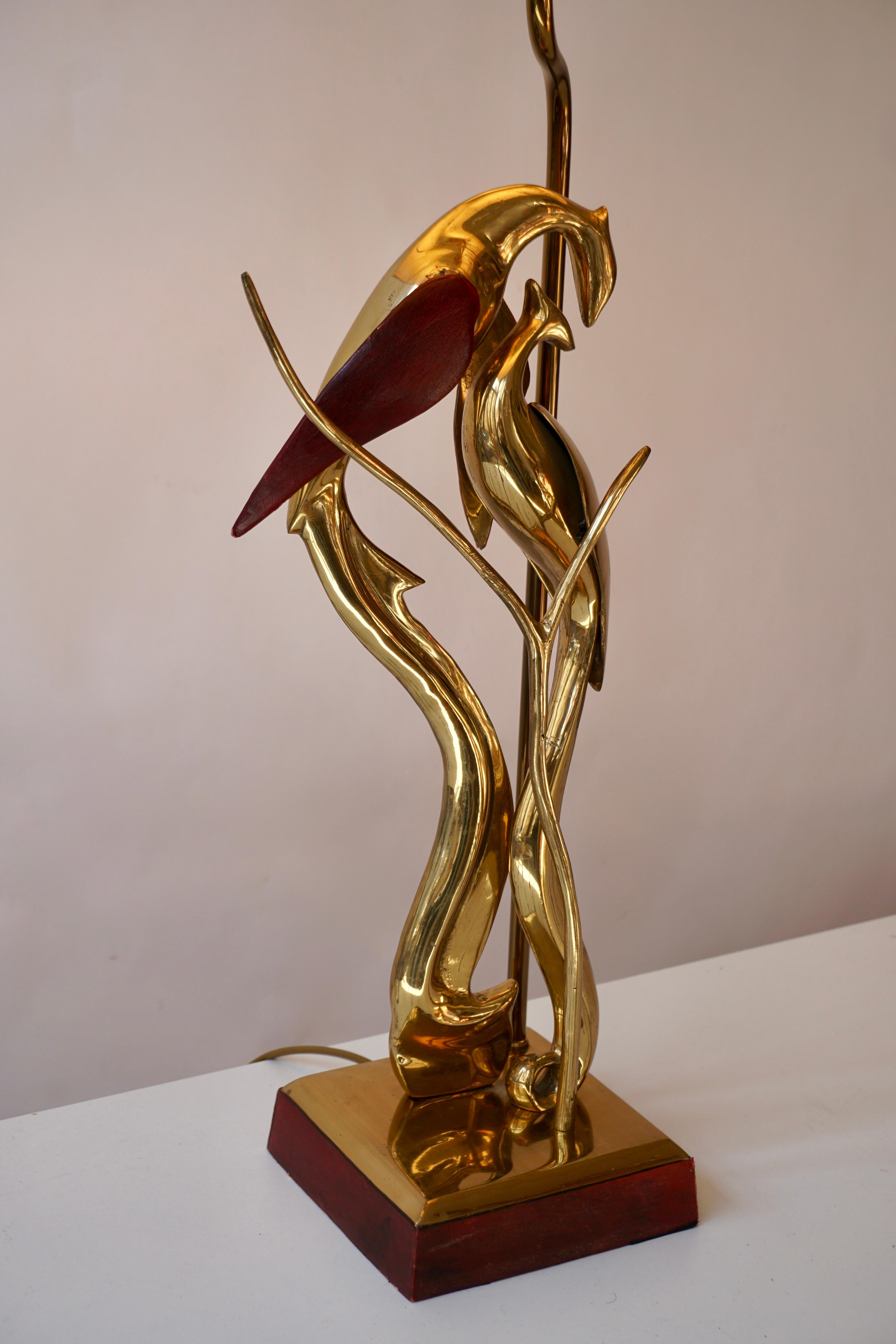 Sculptural Table Lamp with Birds in Brass and Leather, 1970s For Sale 8