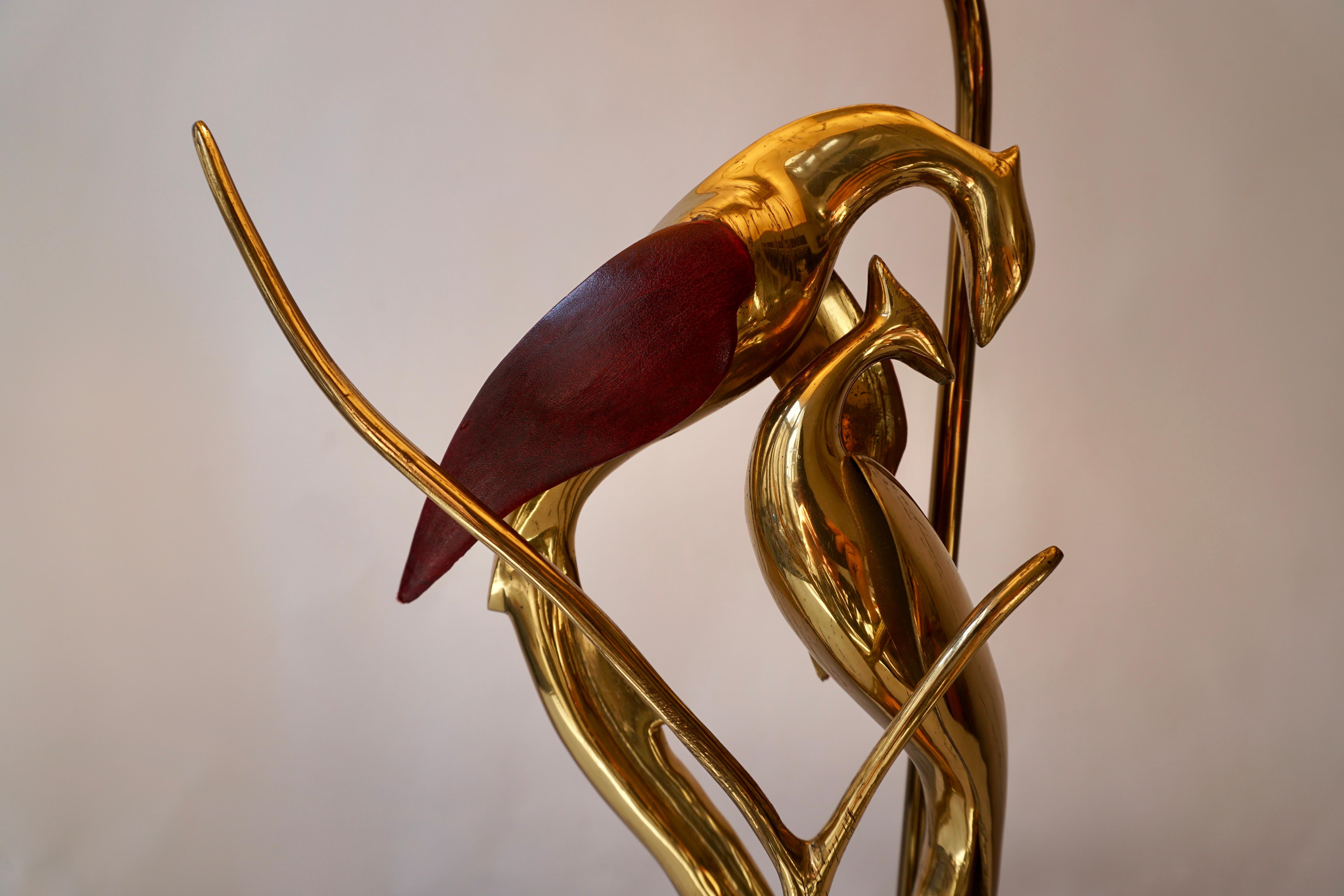 Sculptural Table Lamp with Birds in Brass and Leather, 1970s For Sale 10