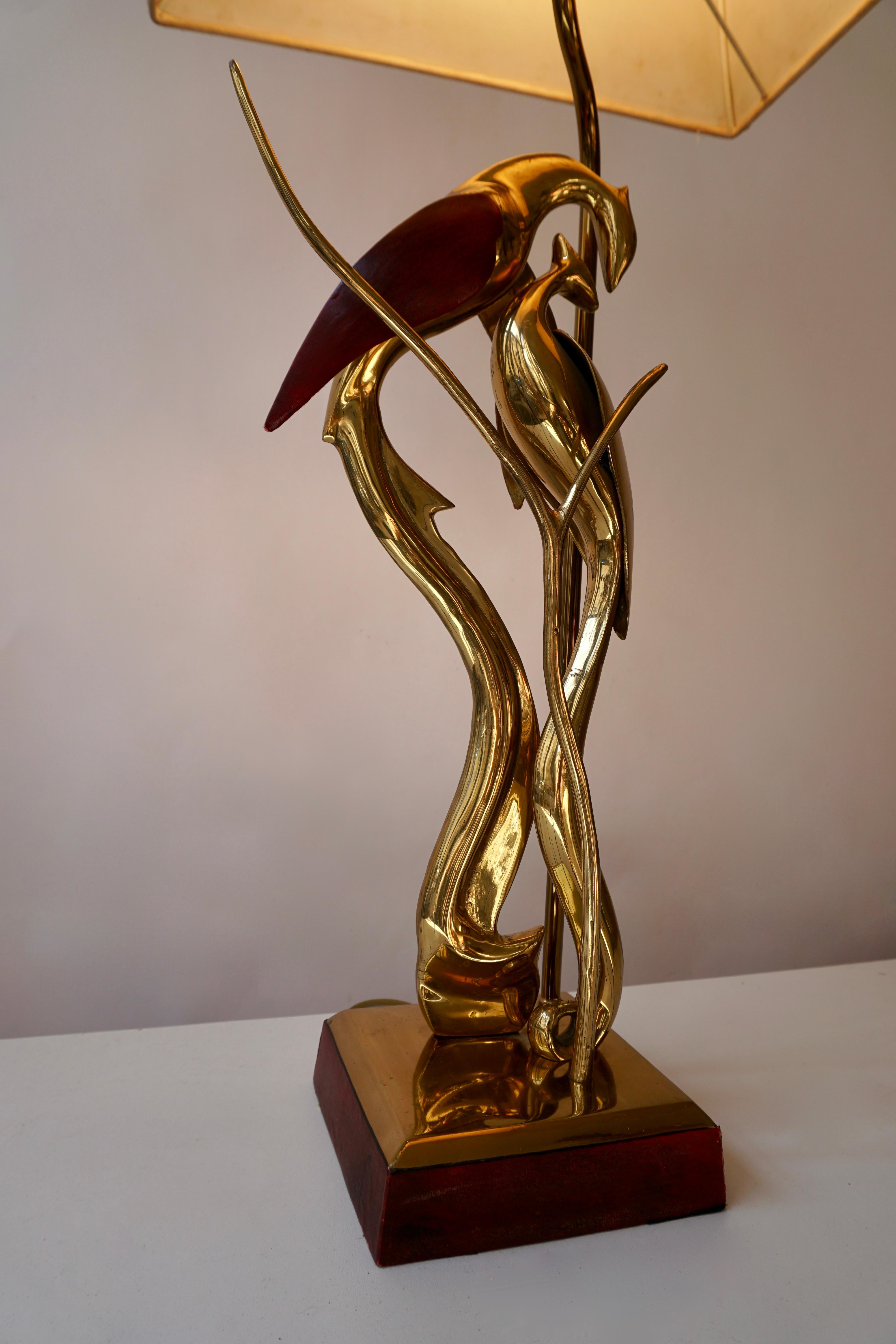 Sculptural Table Lamp with Birds in Brass and Leather, 1970s For Sale 11