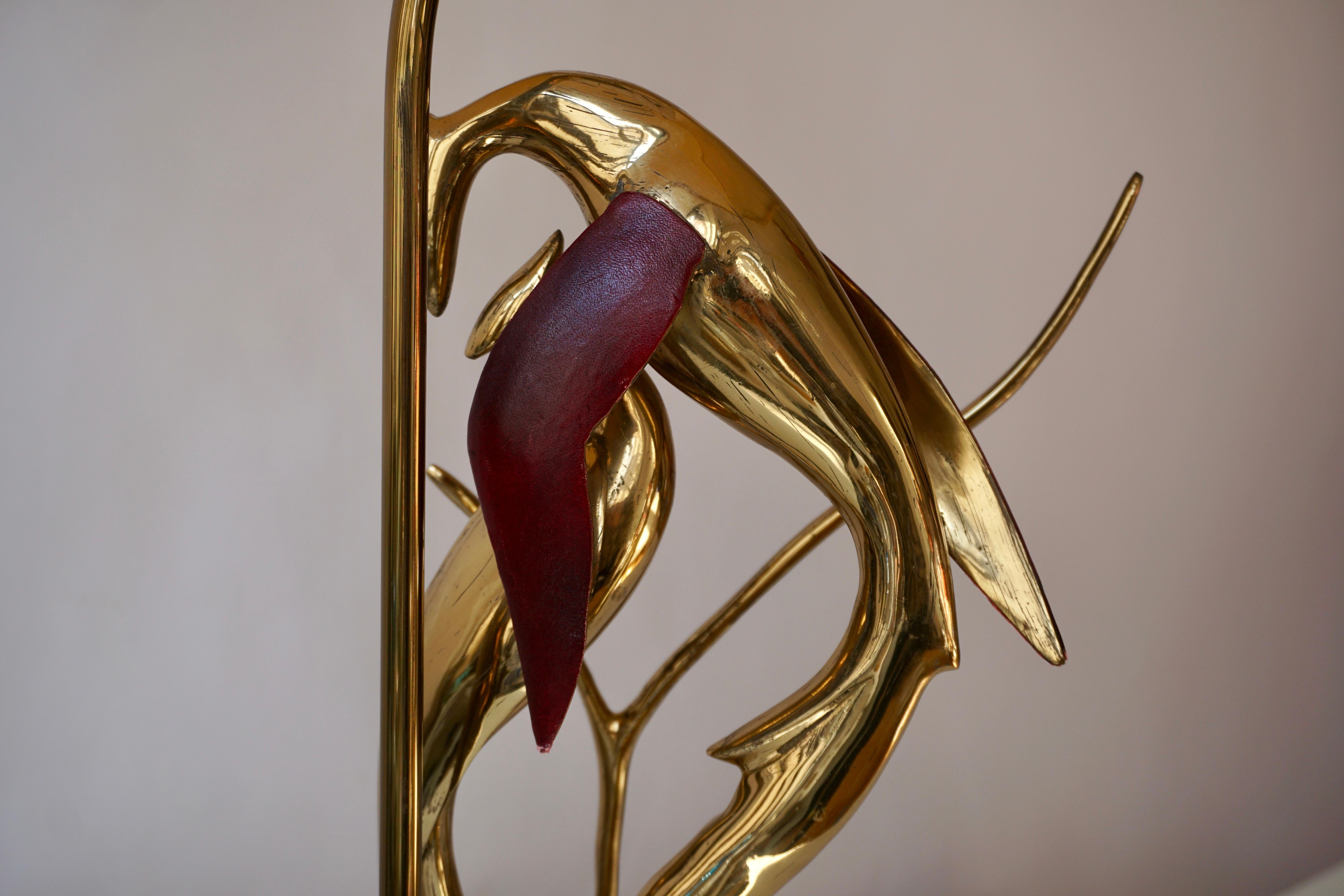 Sculptural Table Lamp with Birds in Brass and Leather, 1970s For Sale 13