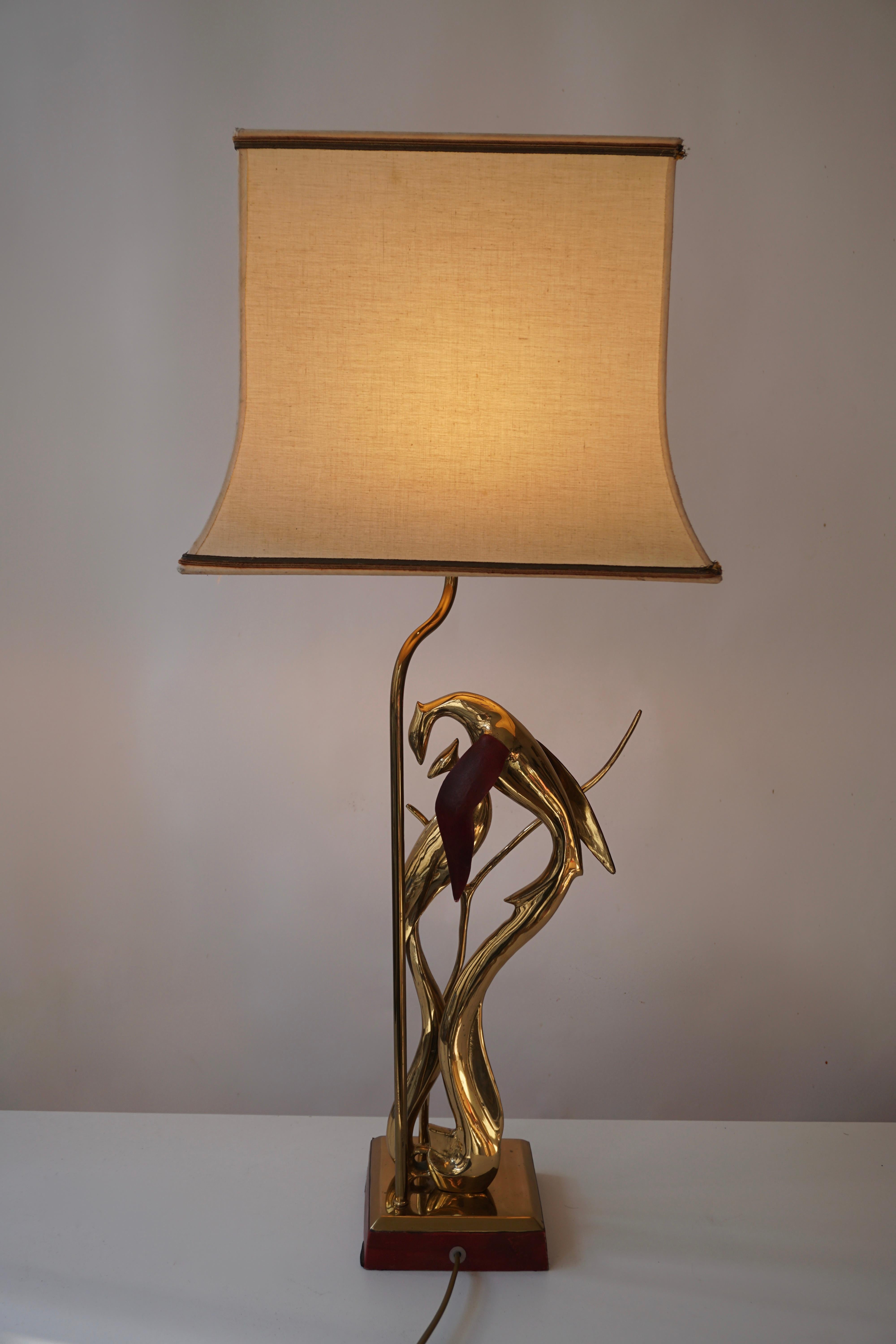 Sculptural Table Lamp with Birds in Brass and Leather, 1970s For Sale 2