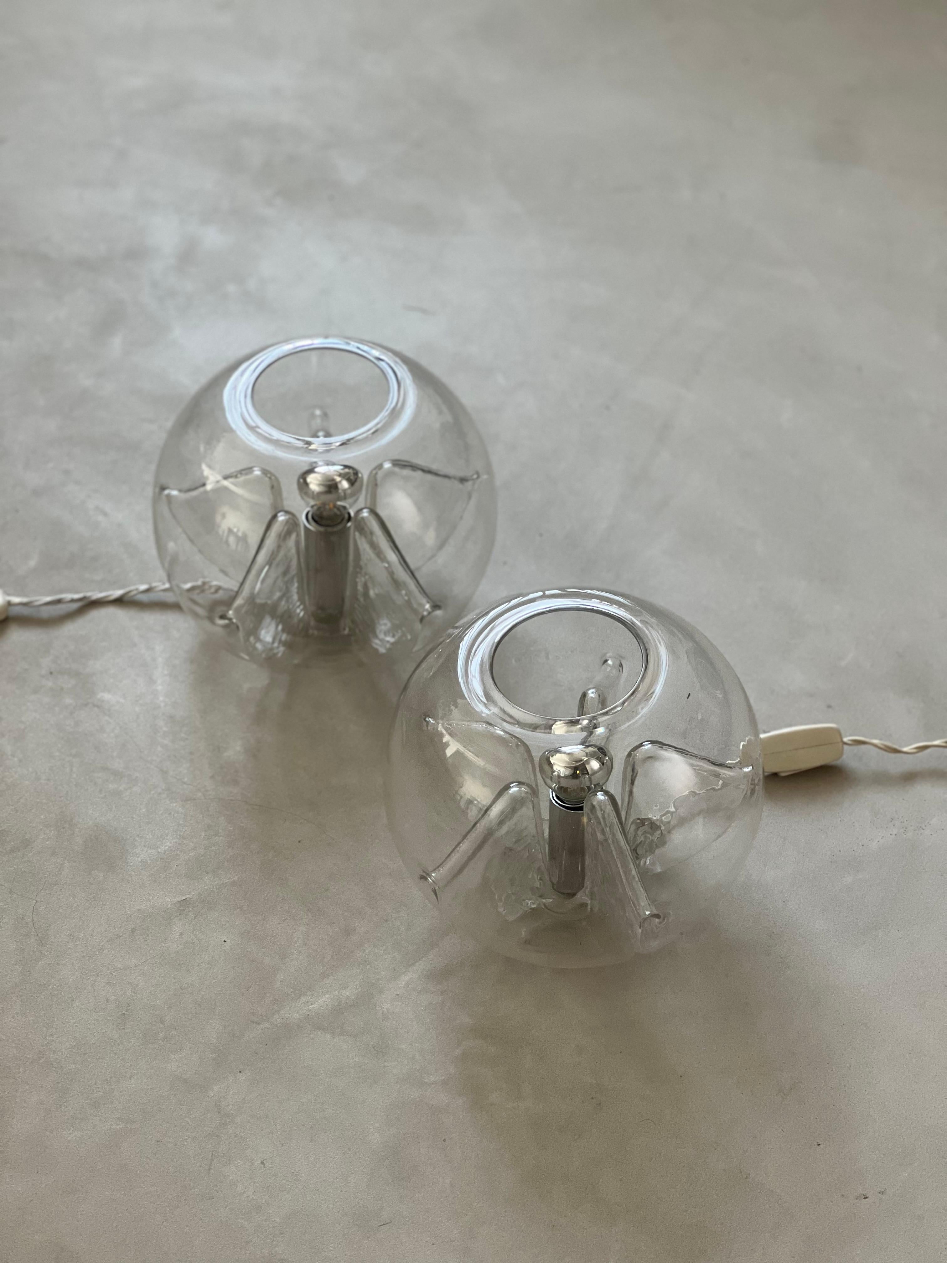 italien Paire de lampes de table/bedsidetabe rares de Toni Zuccheri pour VeArt  1970's en vente