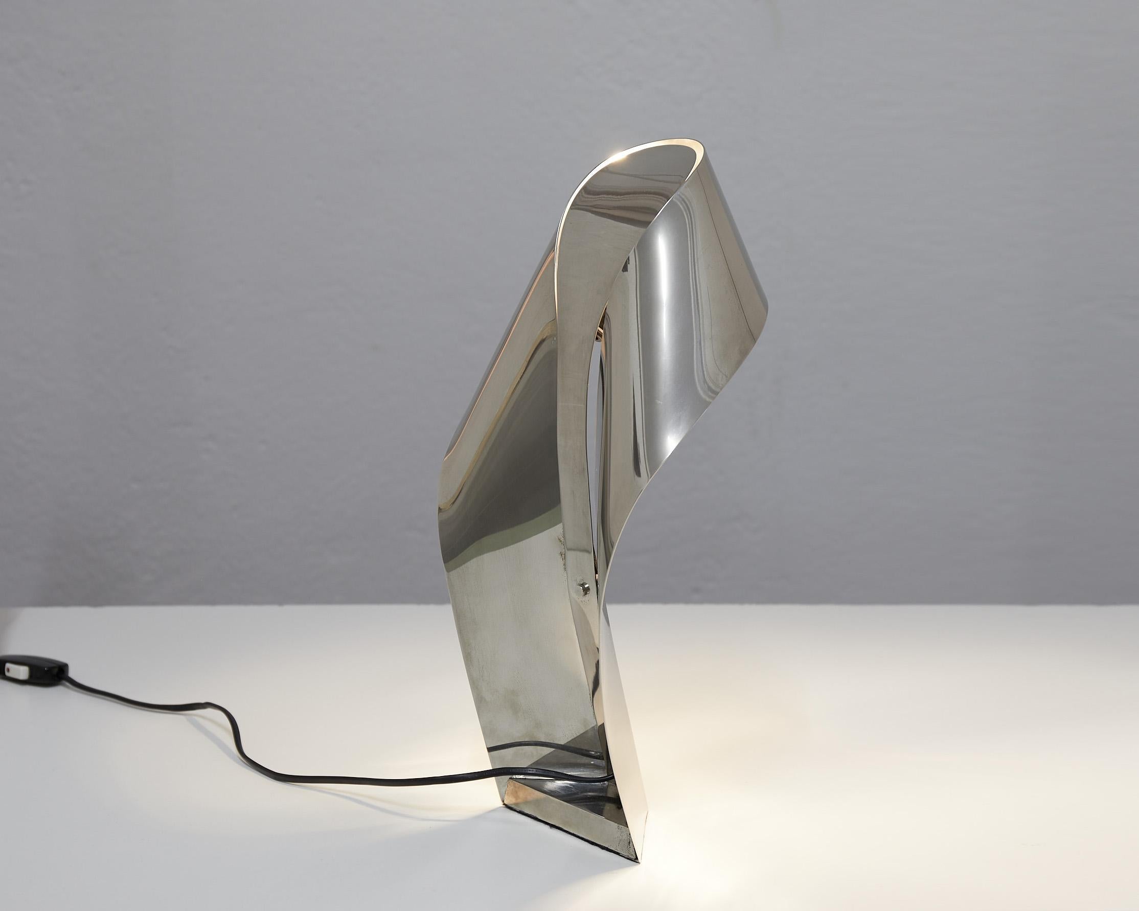 Sculptural table or desk lamp in chromed metal by Serge Mansau, France 1970 In Good Condition For Sale In Renens, CH
