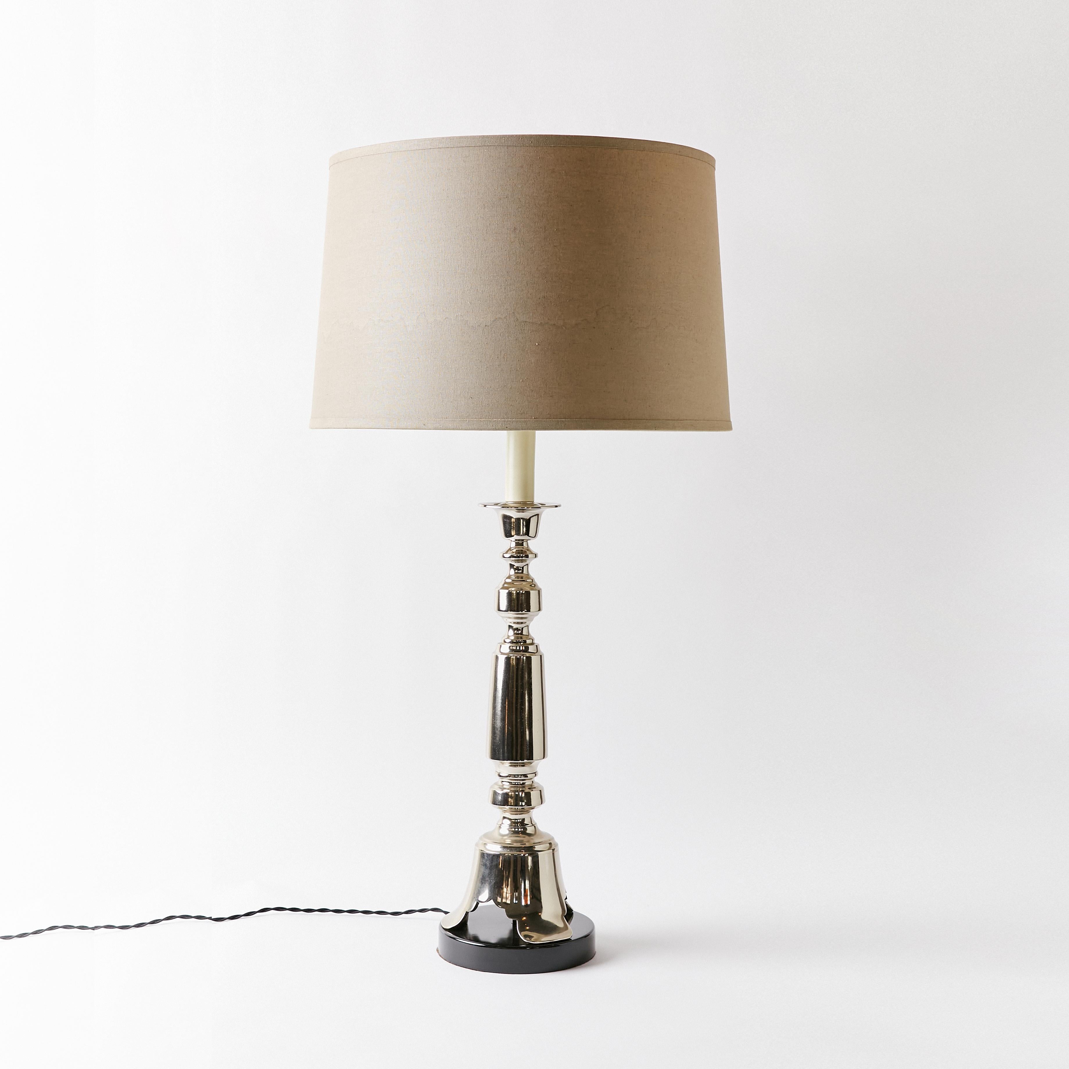 Sculptural tall lamp in the style of James Mont, Hollywood Regency Chinoiserie. The body is nickel plated and resting on a wooden black base.