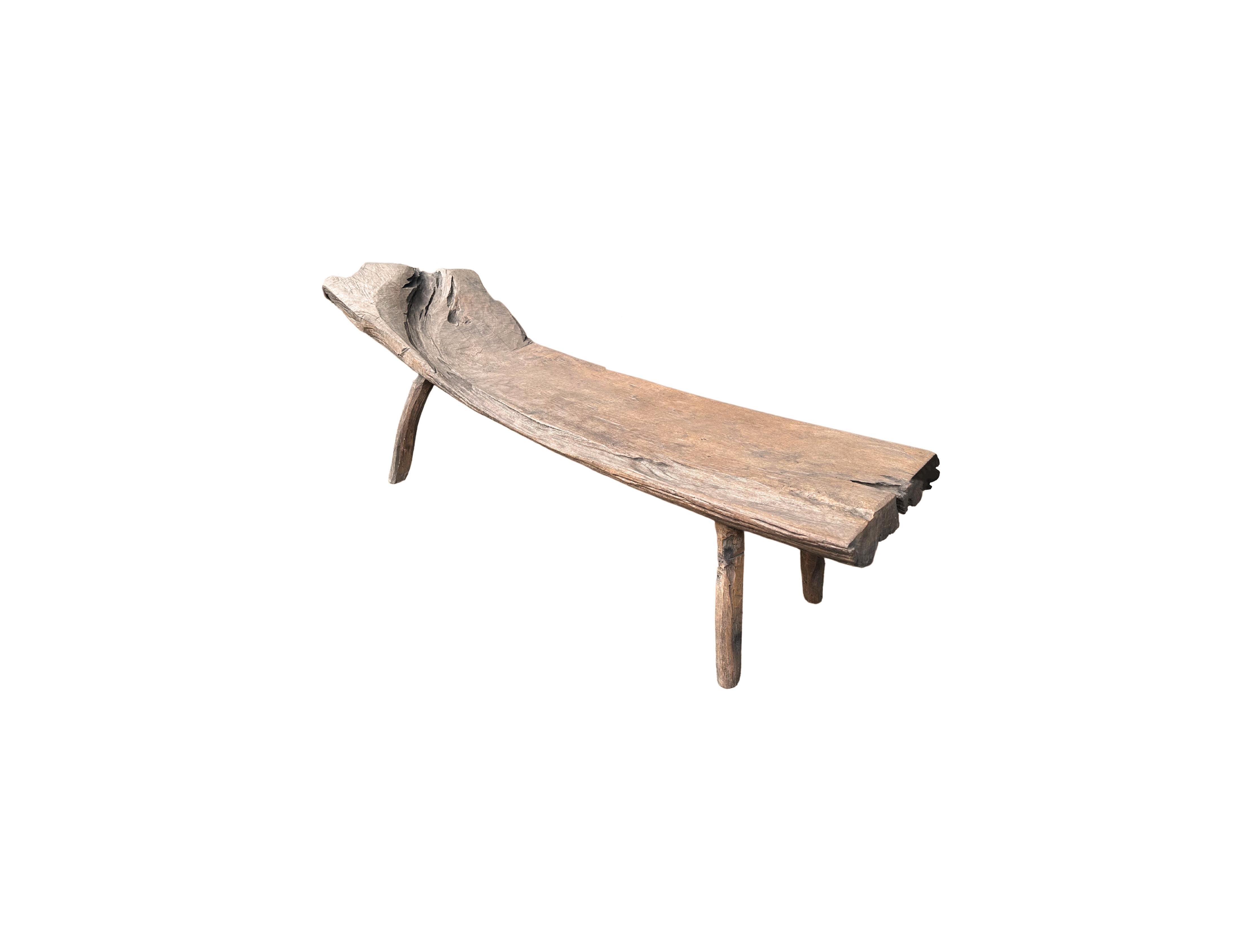 Banc sculptural en teck sculpté à la main provenant de l'île de Madura, Java, Indonésie, vers 1950 Bon état - En vente à Jimbaran, Bali