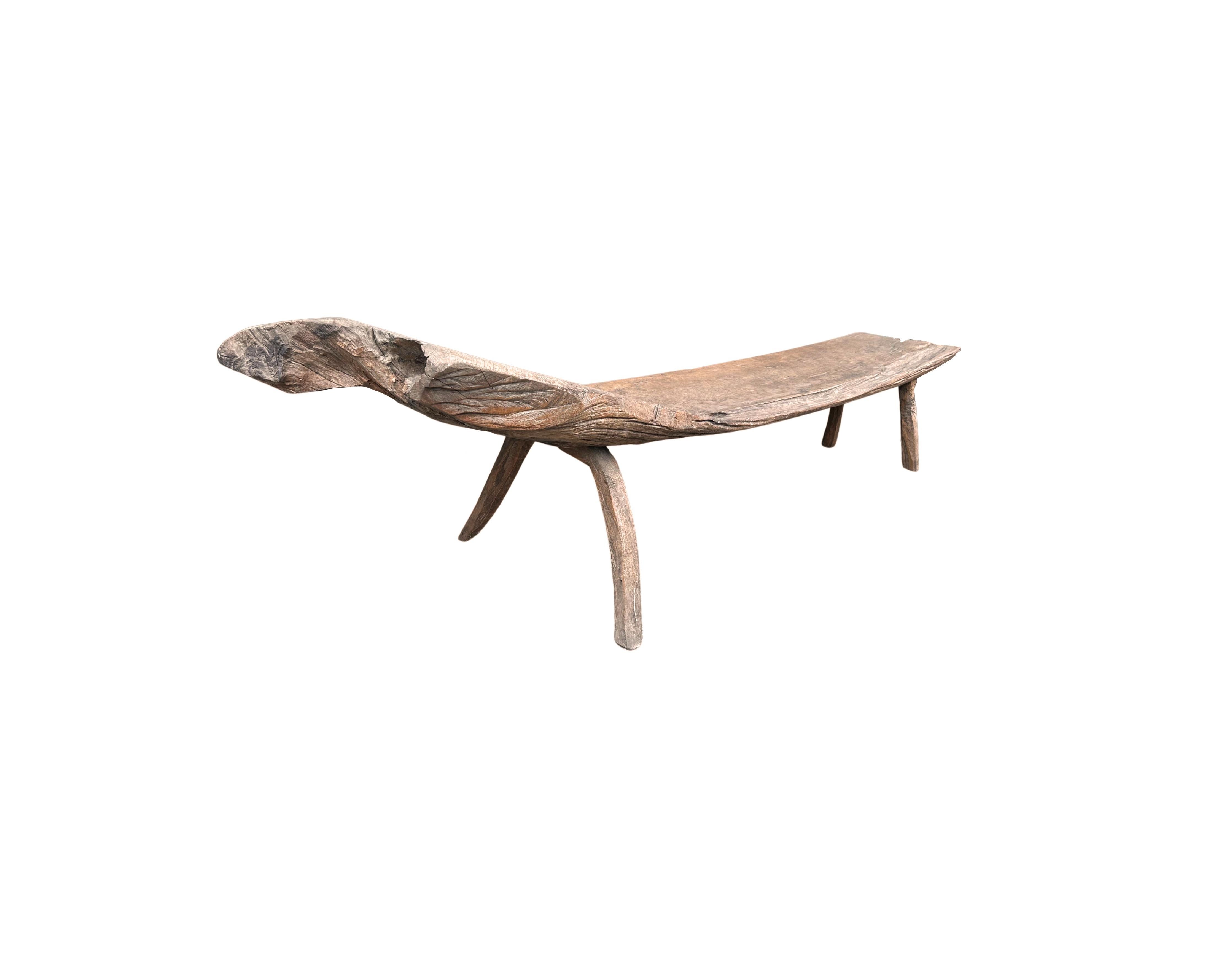Bois Banc sculptural en teck sculpté à la main provenant de l'île de Madura, Java, Indonésie, vers 1950 en vente
