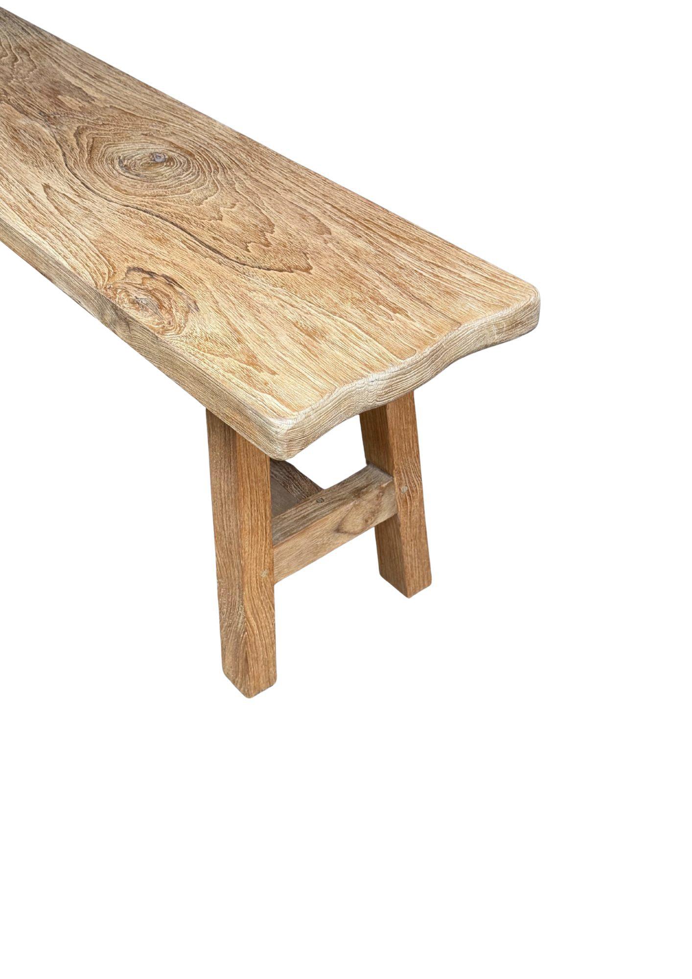 Banc sculptural en teck Teck recyclé fabriqué à la main, moderne et organique Bon état - En vente à Jimbaran, Bali