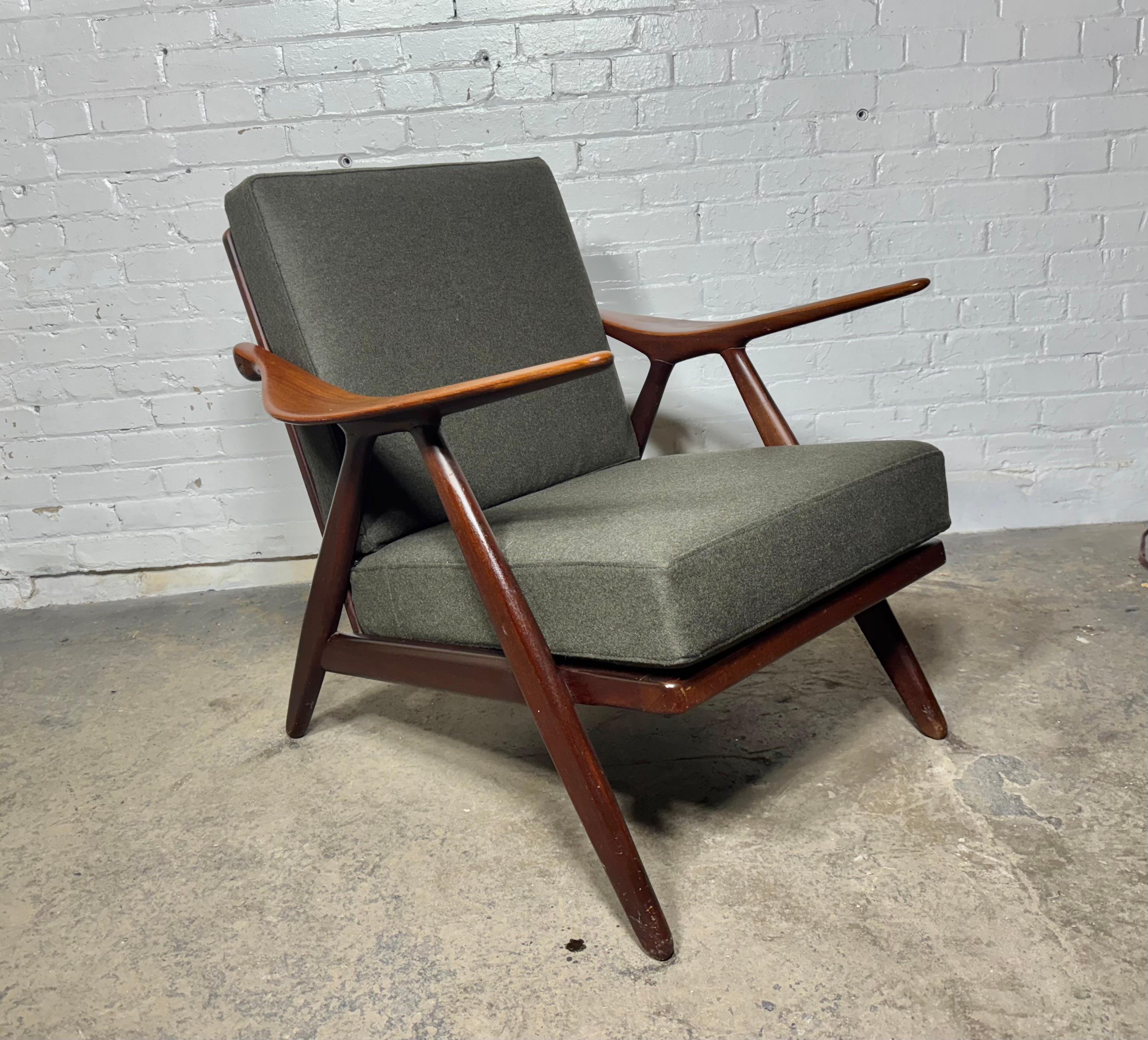 Butaca escultural de teca y nogal de Arne Hovmand-Olsen para Mogens Kold en venta 3