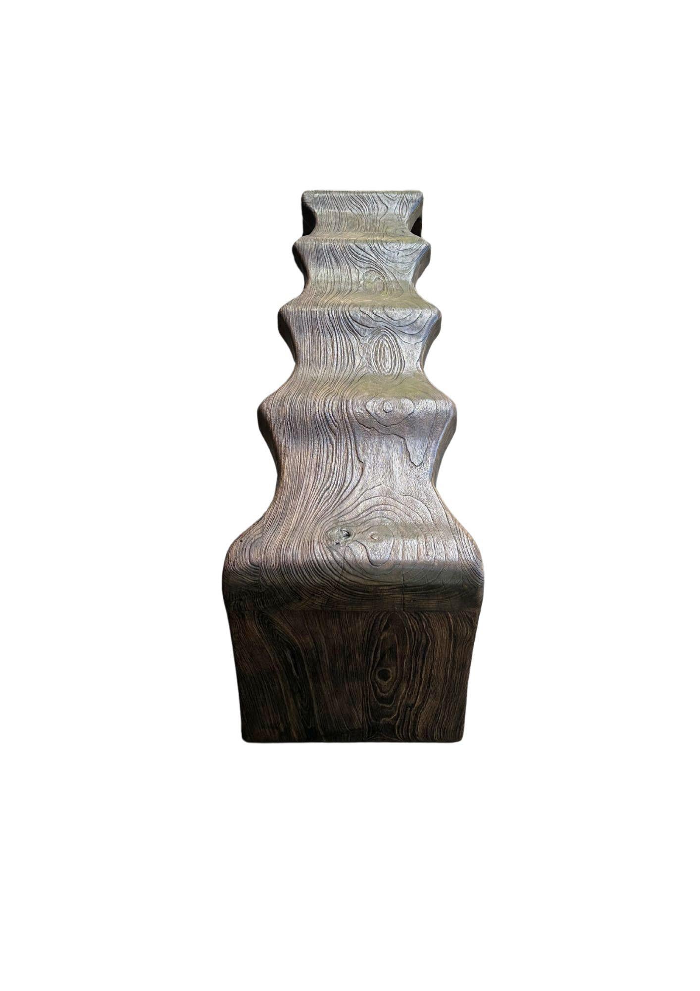 Banco Escultural de Madera de Teca, Orgánico Moderno, Impresionantes Texturas de Madera, Marrón Oscuro Indonesio en venta