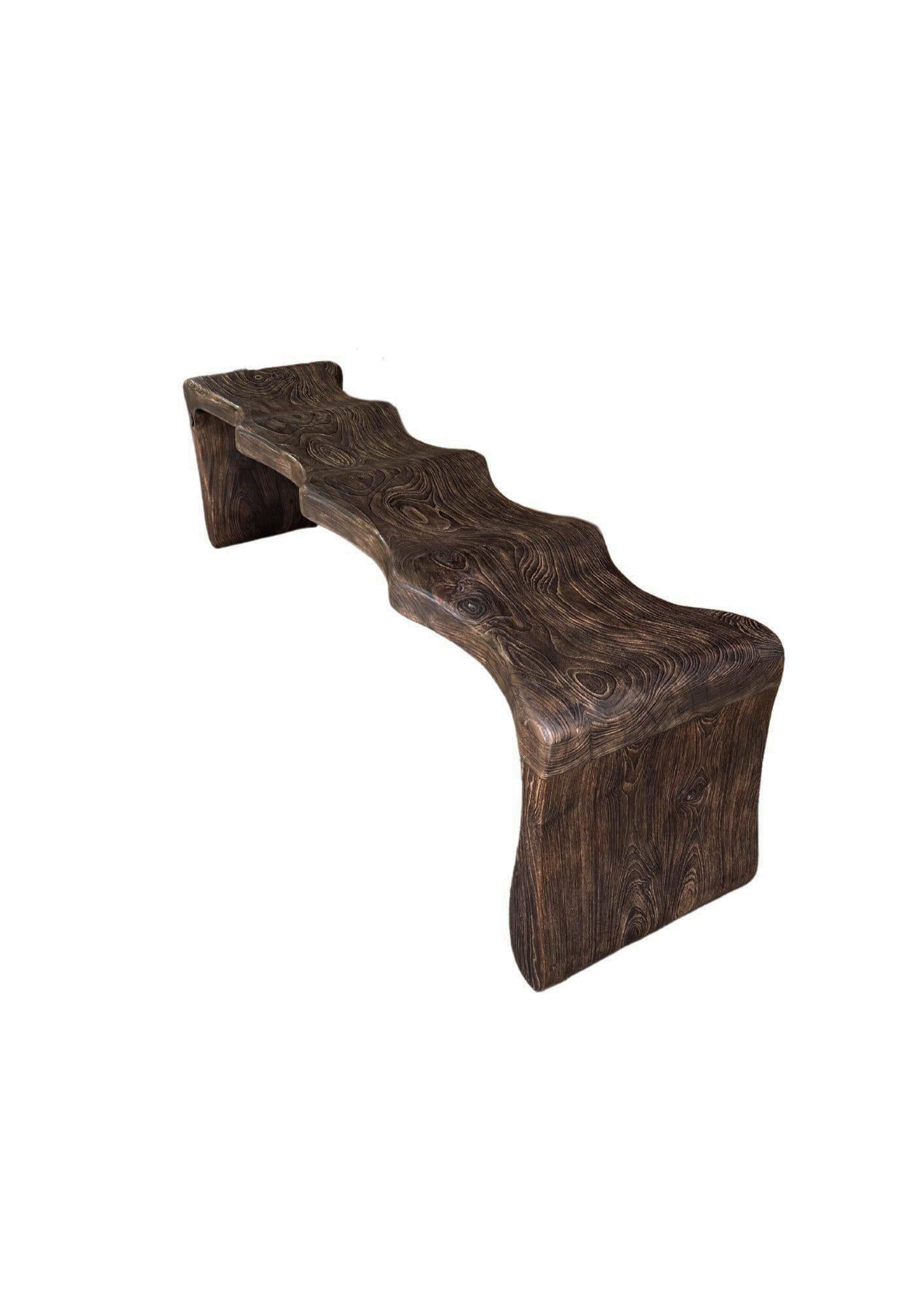 Banco Escultural de Madera de Teca, Orgánico Moderno, Impresionantes Texturas de Madera, Marrón Oscuro en venta 1
