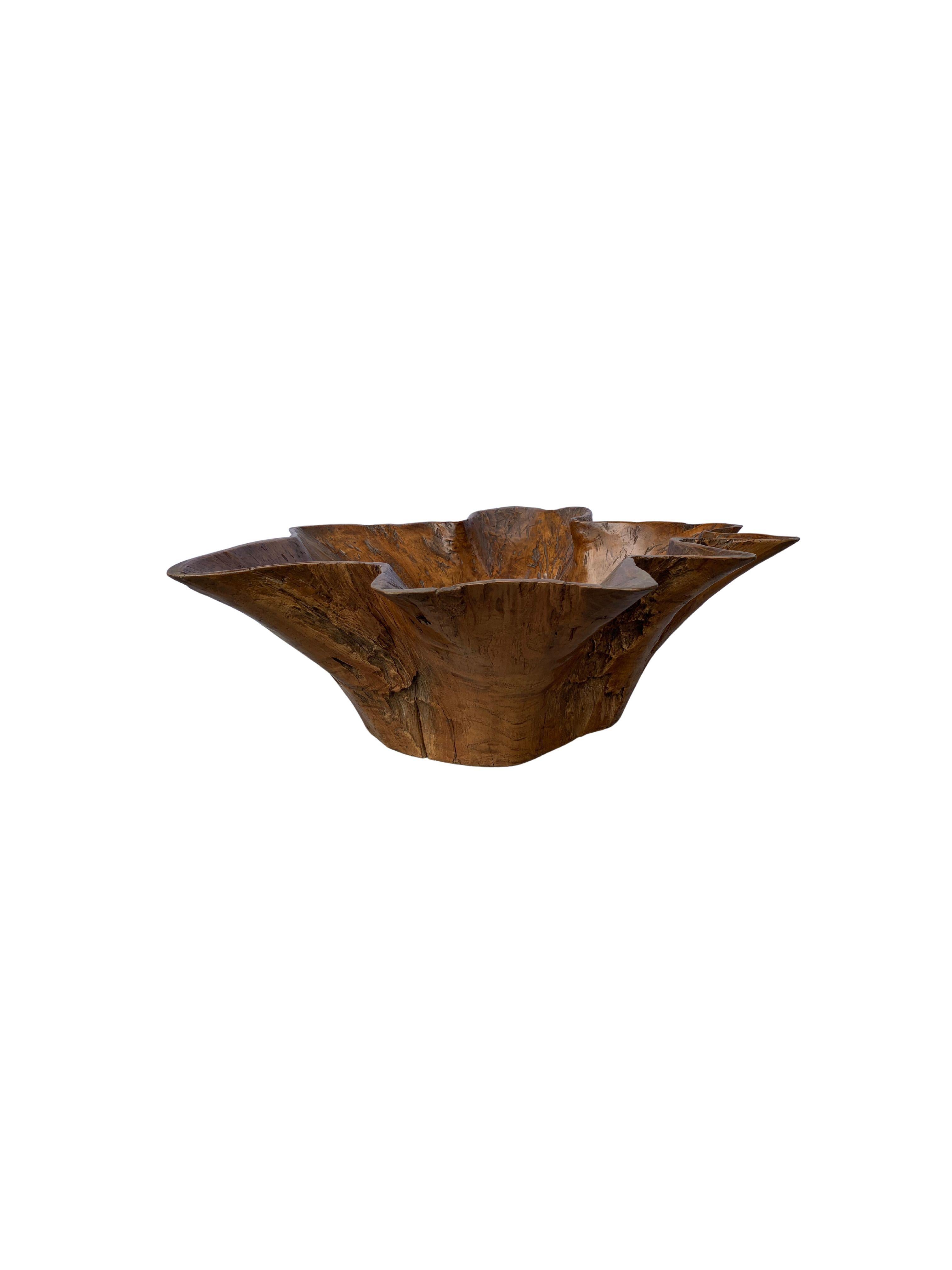 Sculptural Teak Wood Bowl from Java, Indonesia, c. 1980 In Fair Condition In Jimbaran, Bali