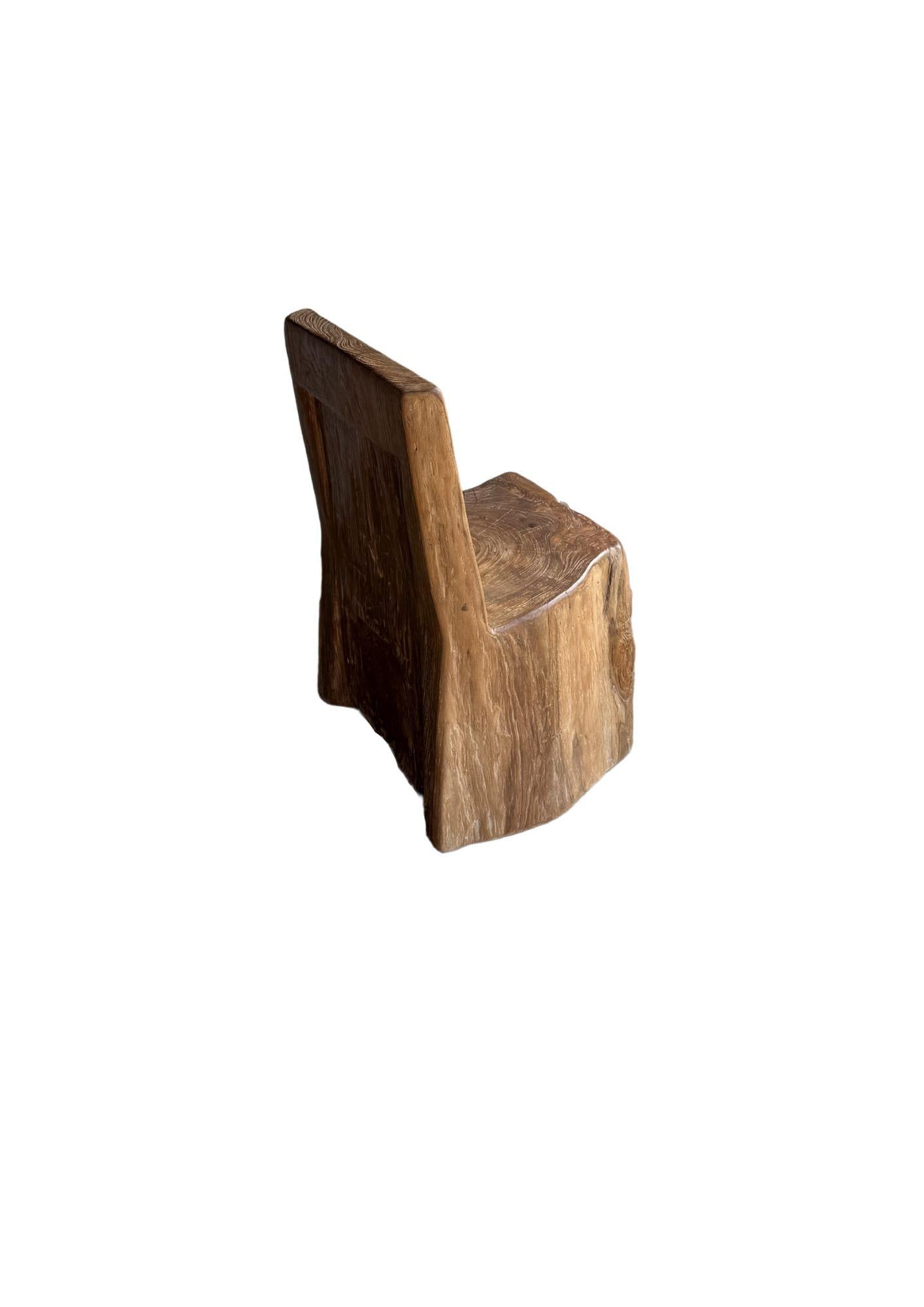 Skulpturaler Teakholz-Stuhl, atemberaubende Holztexturen, modern organisch im Zustand „Gut“ im Angebot in Jimbaran, Bali
