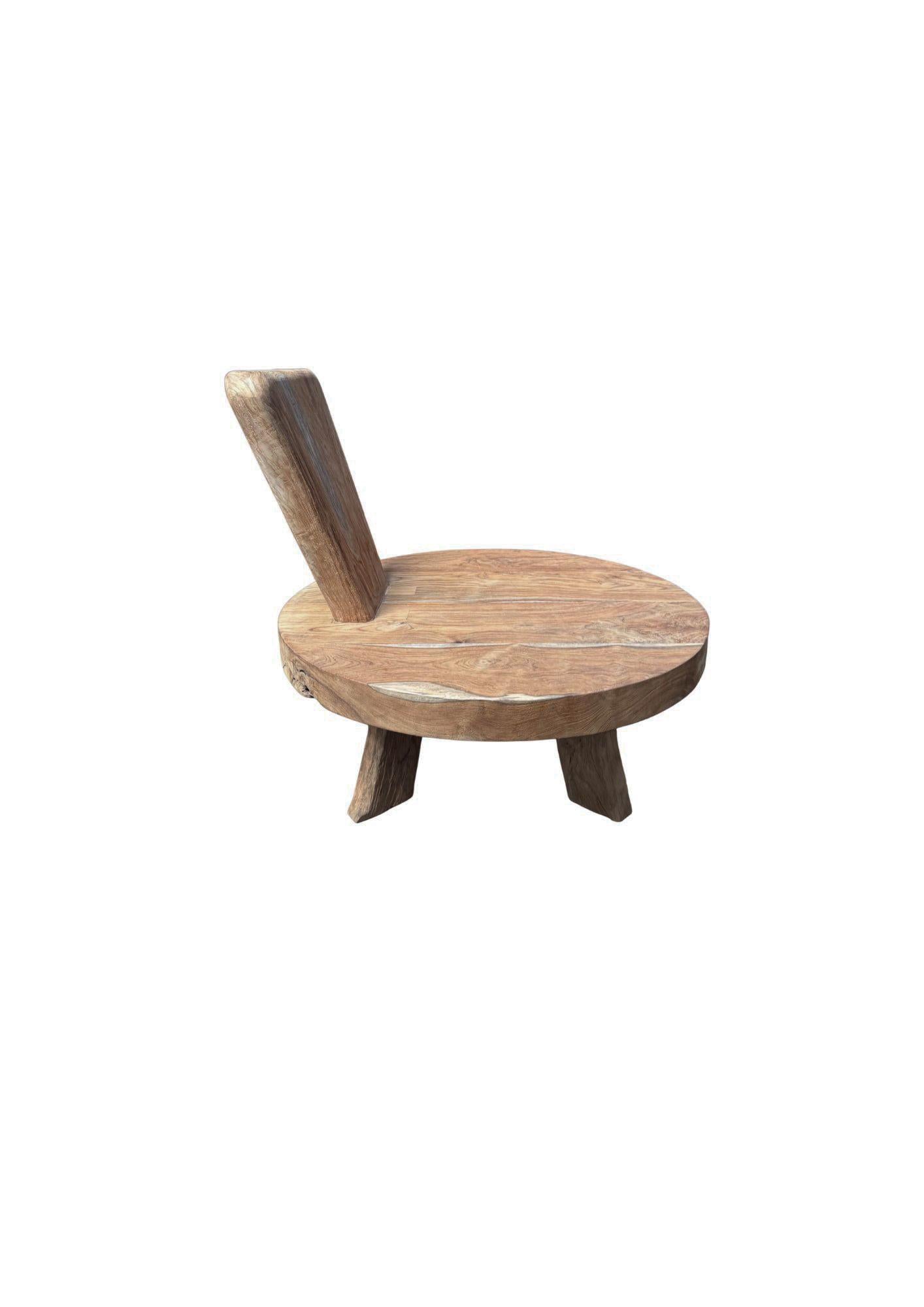 XXIe siècle et contemporain Chaise sculpturale en teck avec de superbes textures de bois, finition Espresso en vente