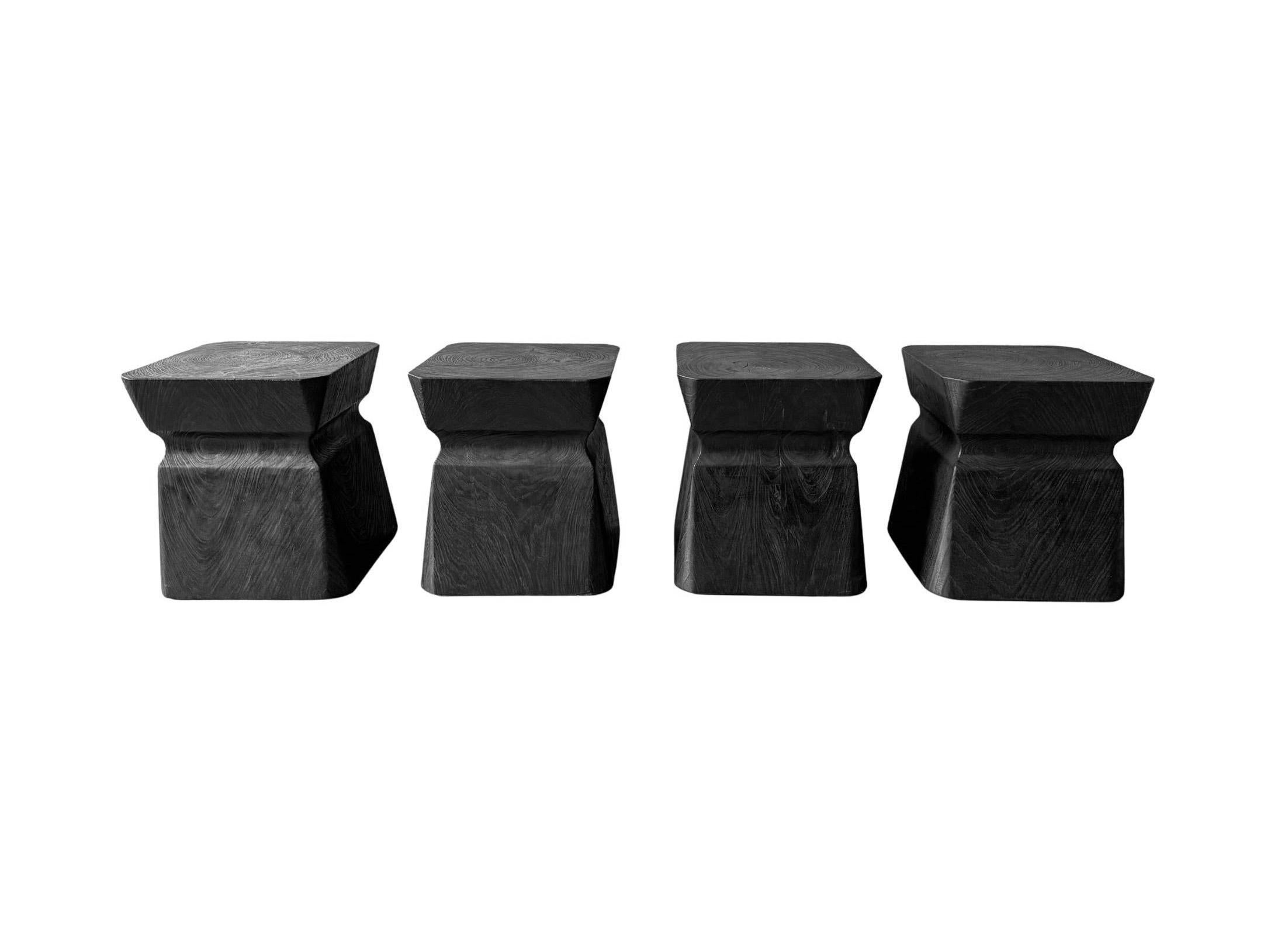 Sculptural Teak Wood Side Table, Burnt Finish, Modern Organic (Indonesisch) im Angebot