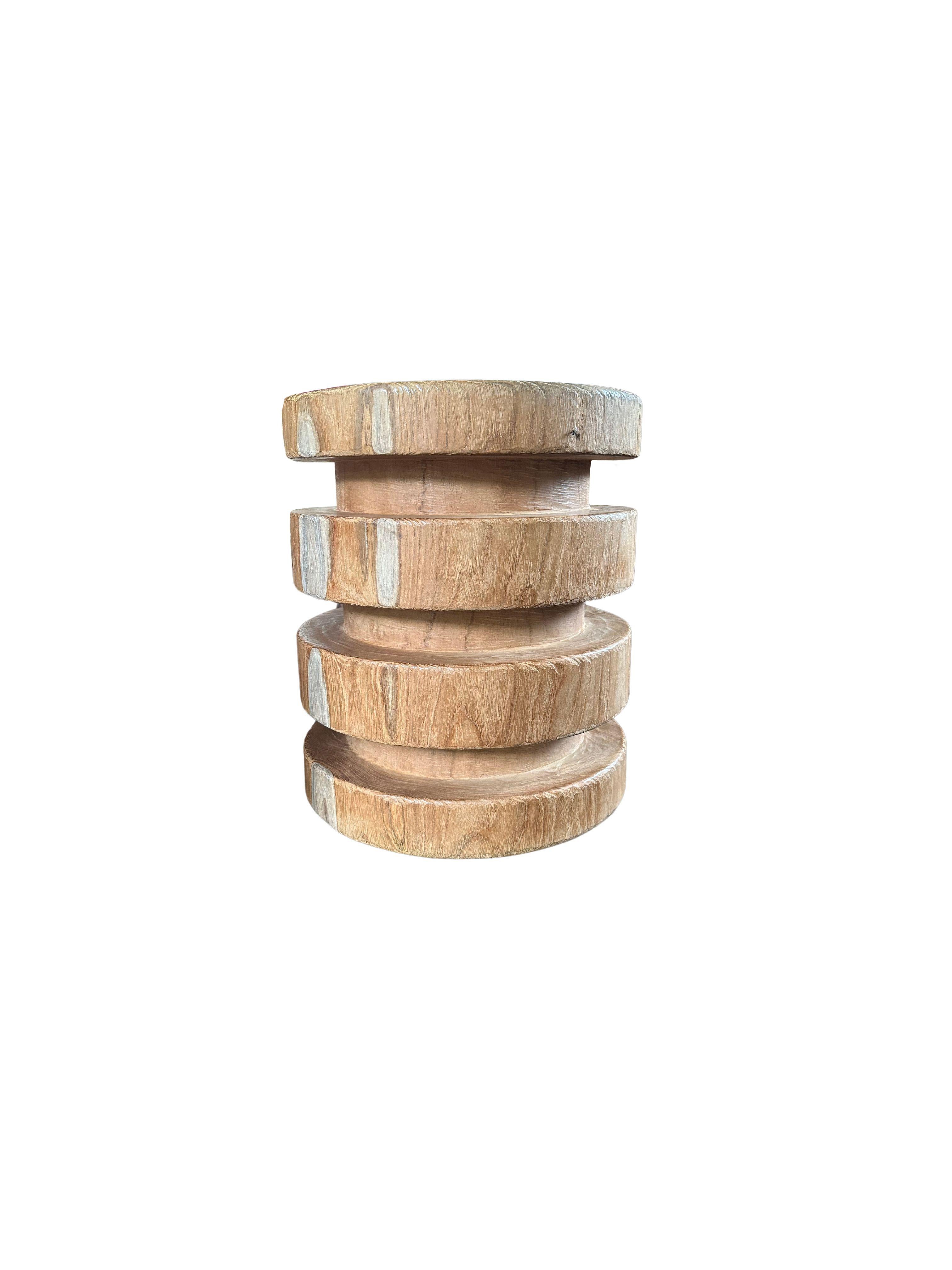 Organique Table d'appoint sculpturale en bois de teck en vente