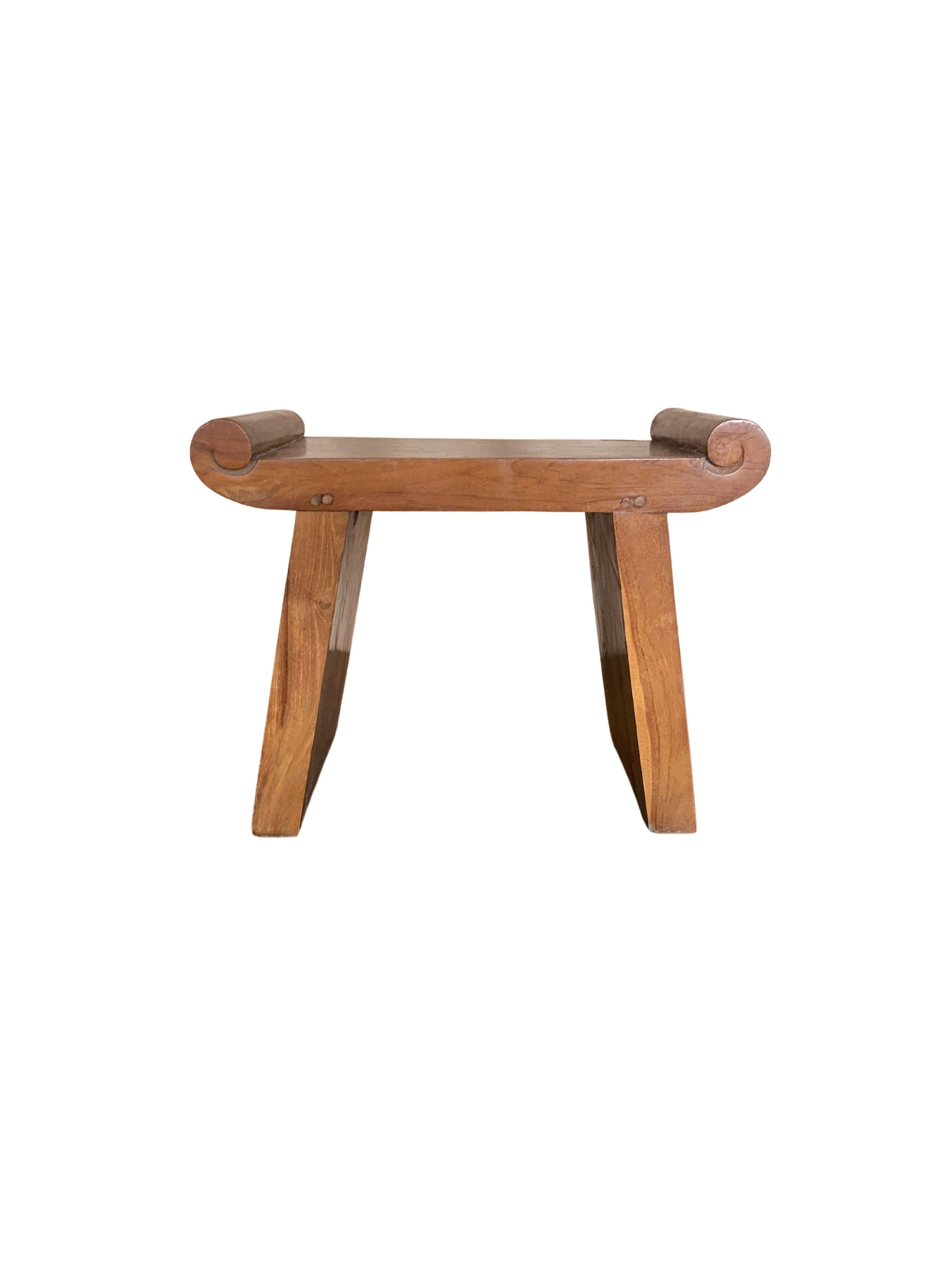 Taburete escultural de madera de teca, moderno y orgánico Moderno orgánico en venta