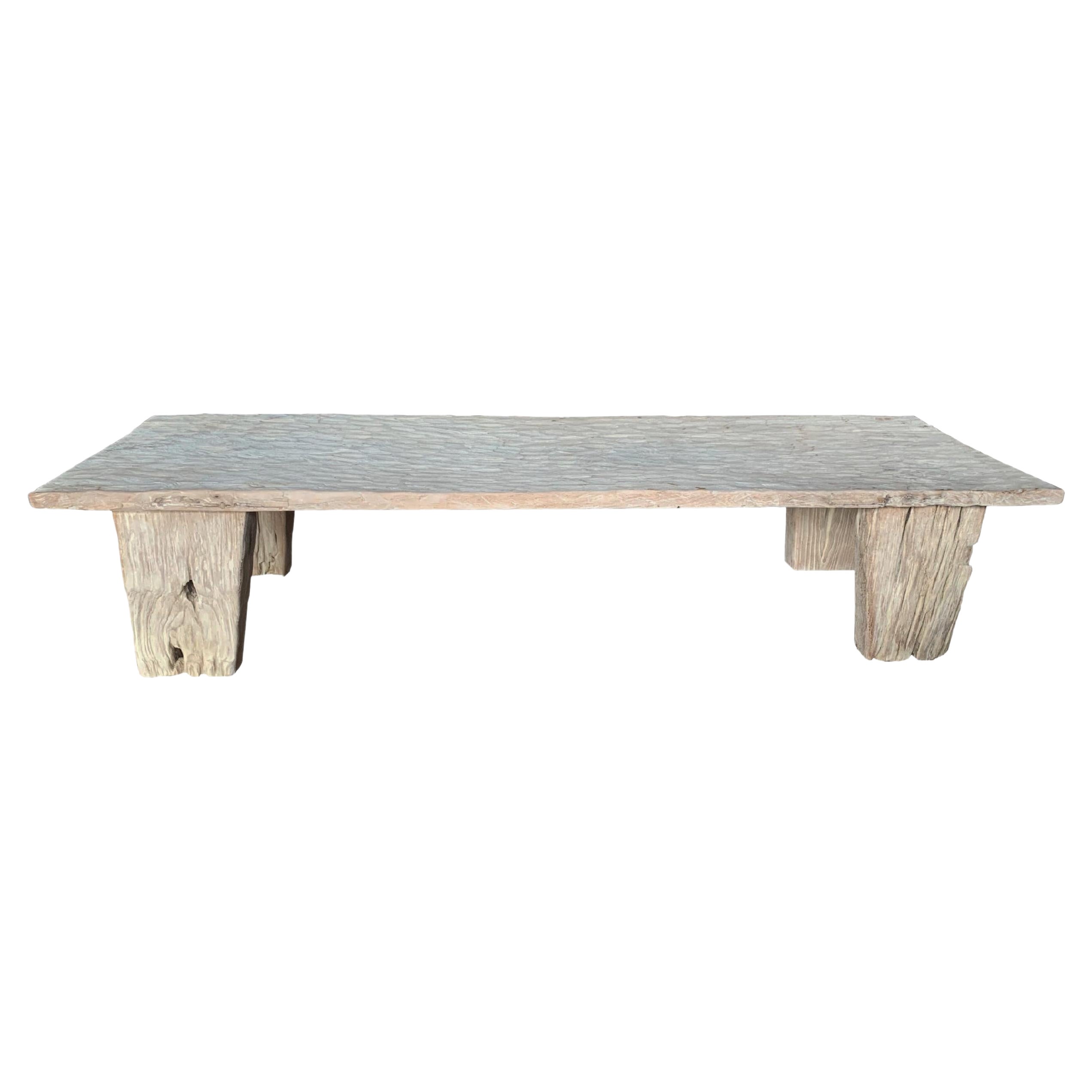 Mesa escultórica de madera de teca tallada a mano, Java, Indonesia, c. 1900