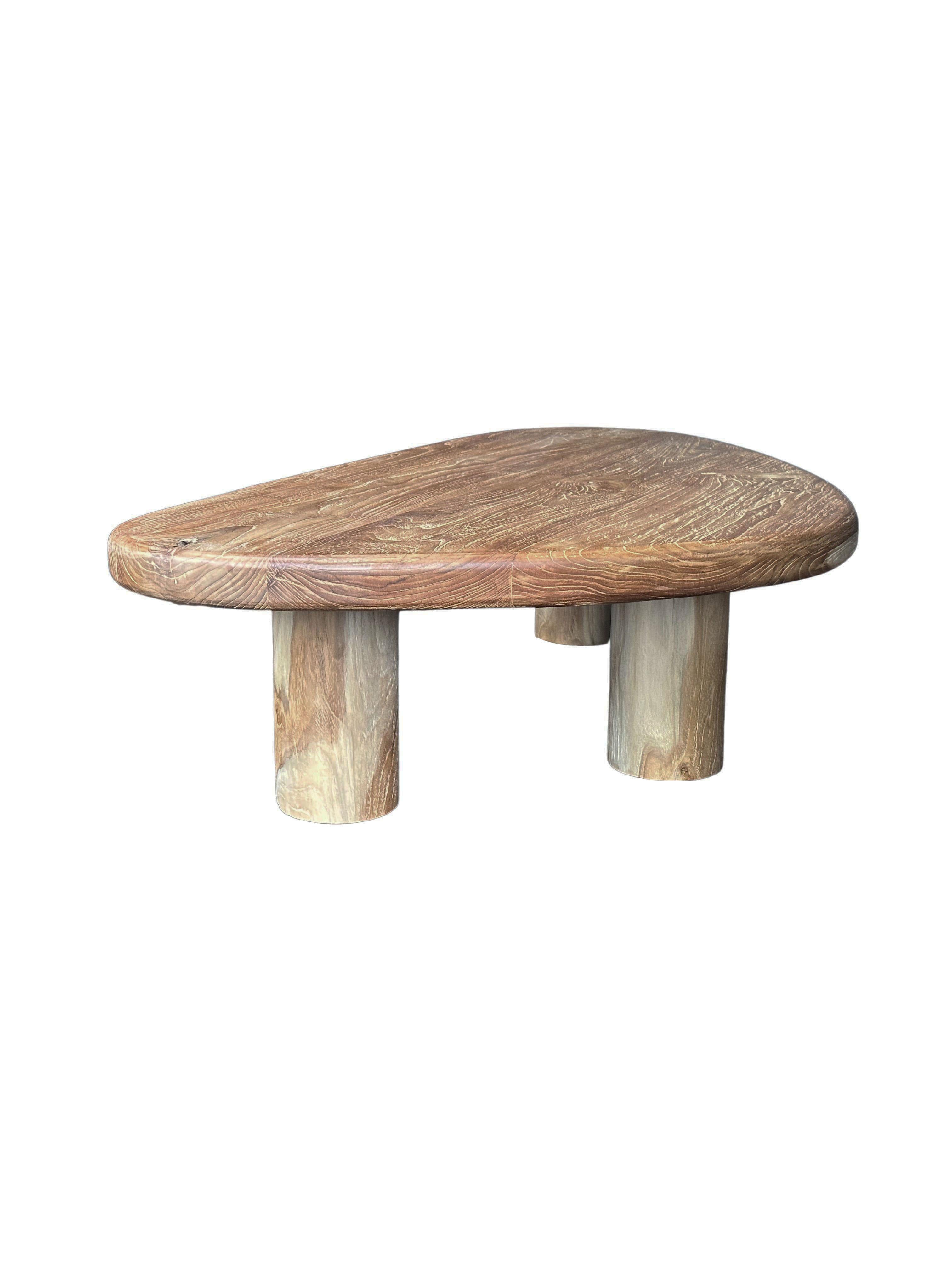 Fatto a mano Tavolo scultoreo in legno di teak, moderno organico, texture del legno sorprendenti in vendita