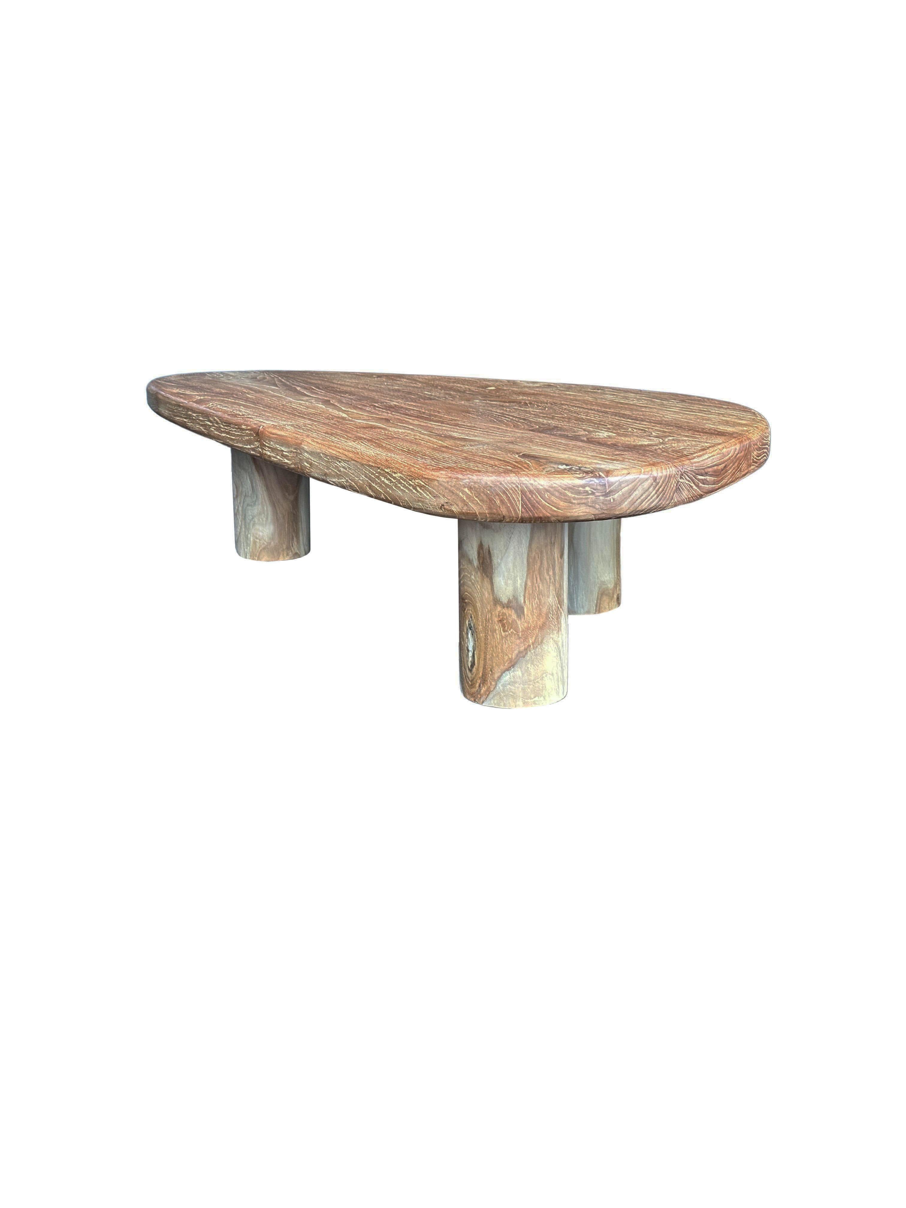 Tavolo scultoreo in legno di teak, moderno organico, texture del legno sorprendenti In condizioni Nuovo in vendita a Jimbaran, Bali