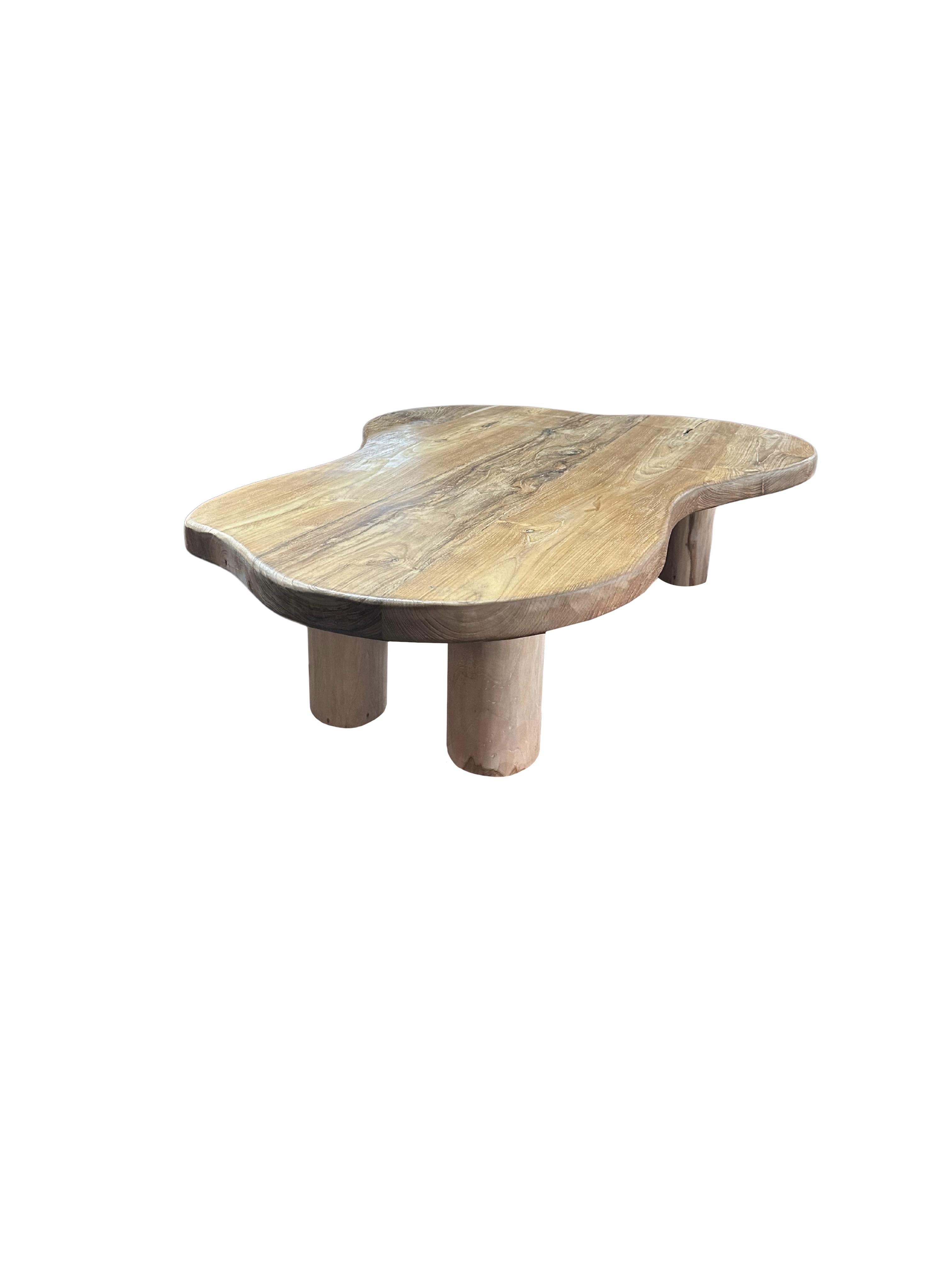 Tavolo scultoreo in legno di teak, moderno organico, texture del legno sorprendenti In condizioni Nuovo in vendita a Jimbaran, Bali