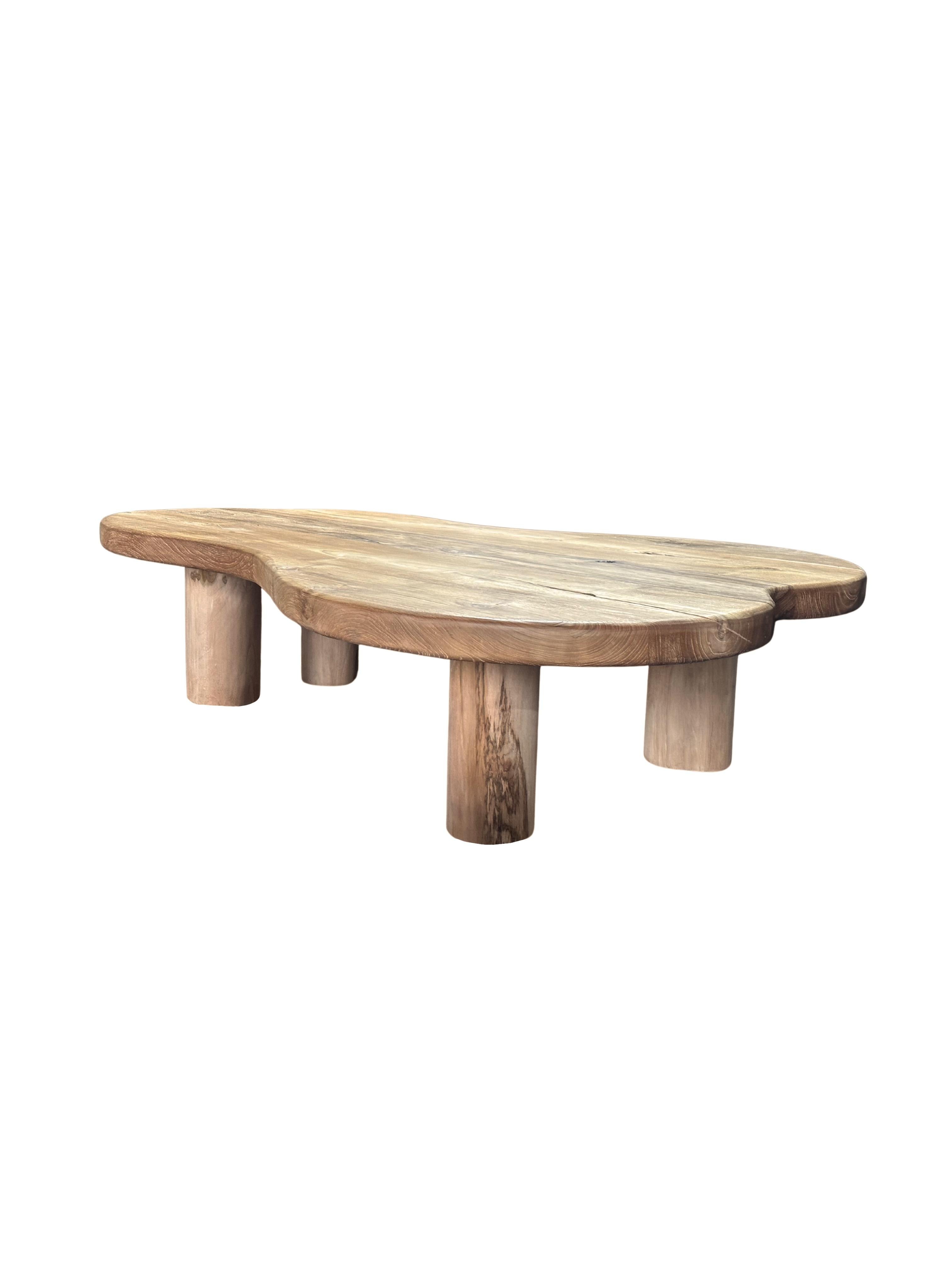 XXI secolo e contemporaneo Tavolo scultoreo in legno di teak, moderno organico, texture del legno sorprendenti in vendita