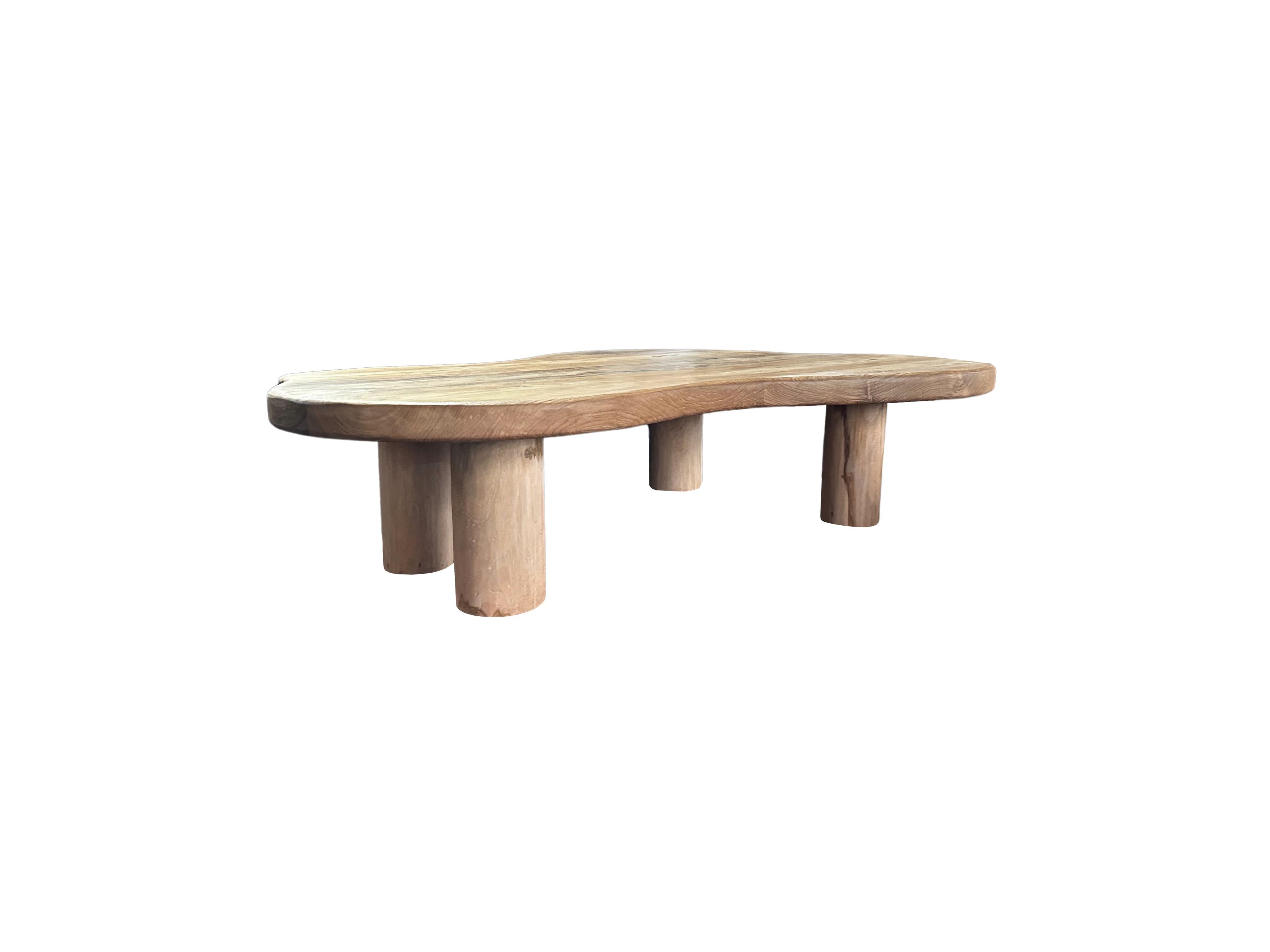 Tavolo scultoreo in legno di teak, moderno organico, texture del legno sorprendenti in vendita 1