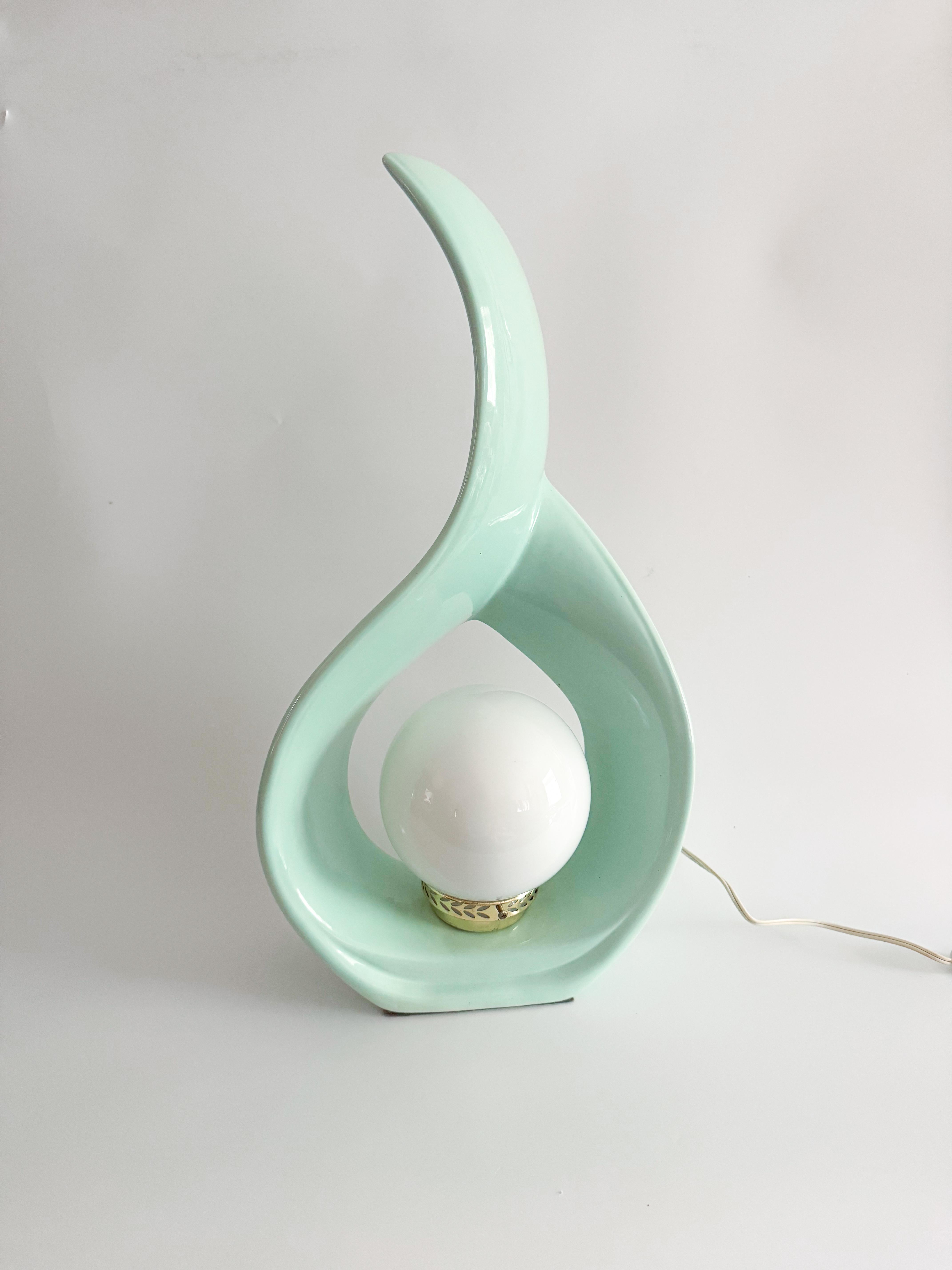 Art déco Sculptural Teardrop Table Lamp - Mint Green - Rare 1980 Art Deco Lighting en vente