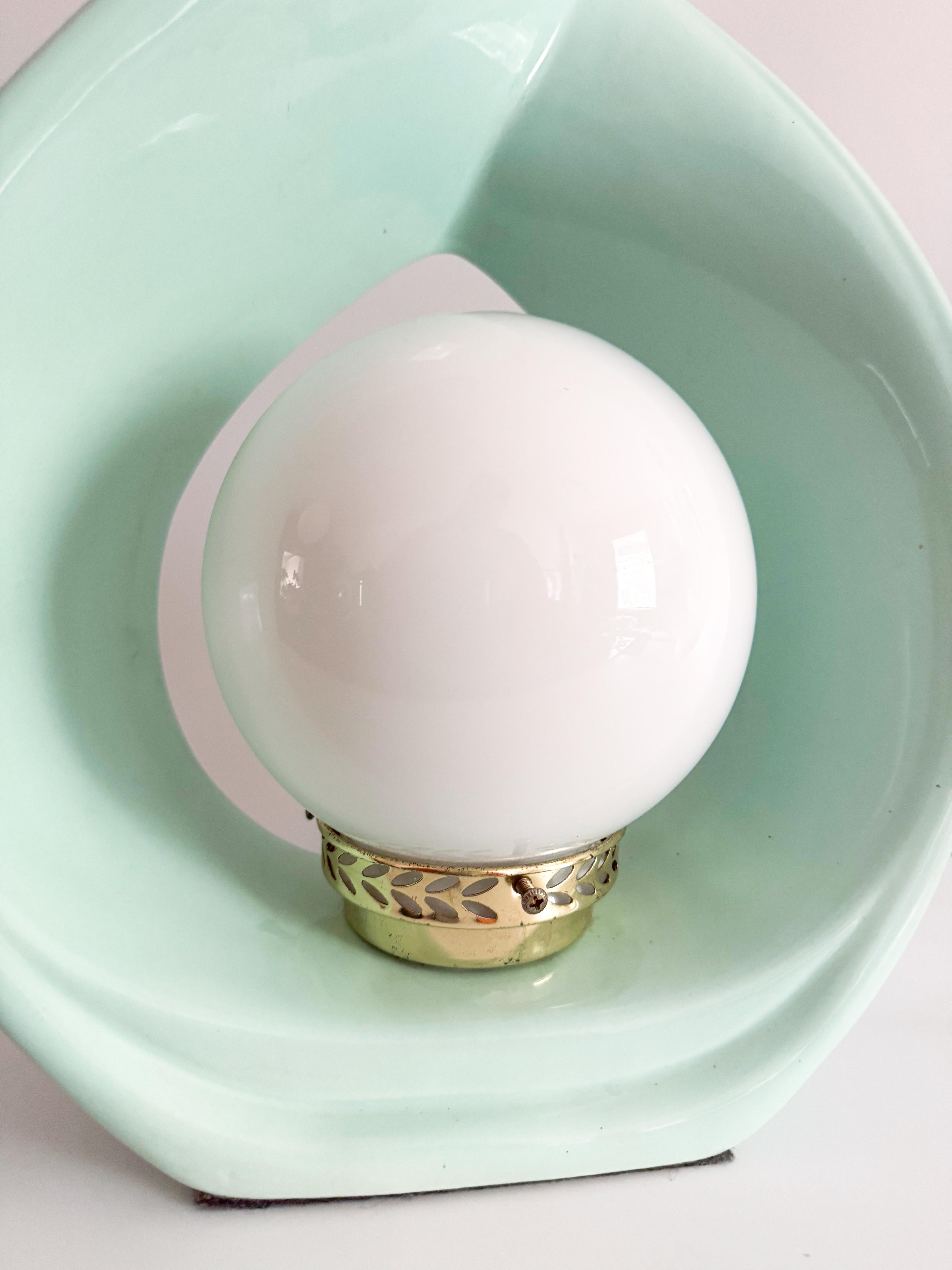 Canadien Sculptural Teardrop Table Lamp - Mint Green - Rare 1980 Art Deco Lighting en vente