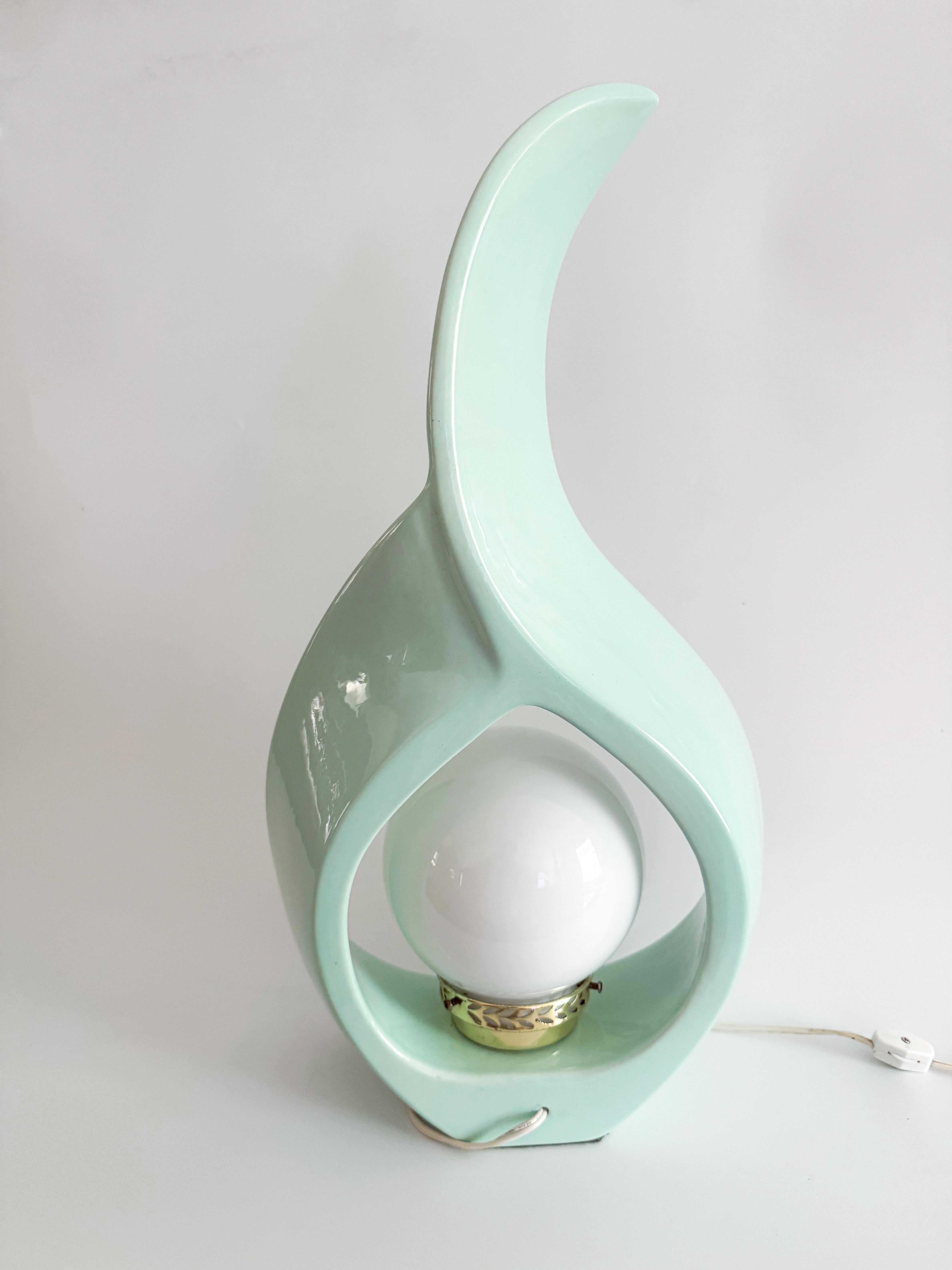 Sculptural Teardrop Table Lamp - Mint Green - Rare 1980 Art Deco Lighting Bon état - En vente à Toronto, CA