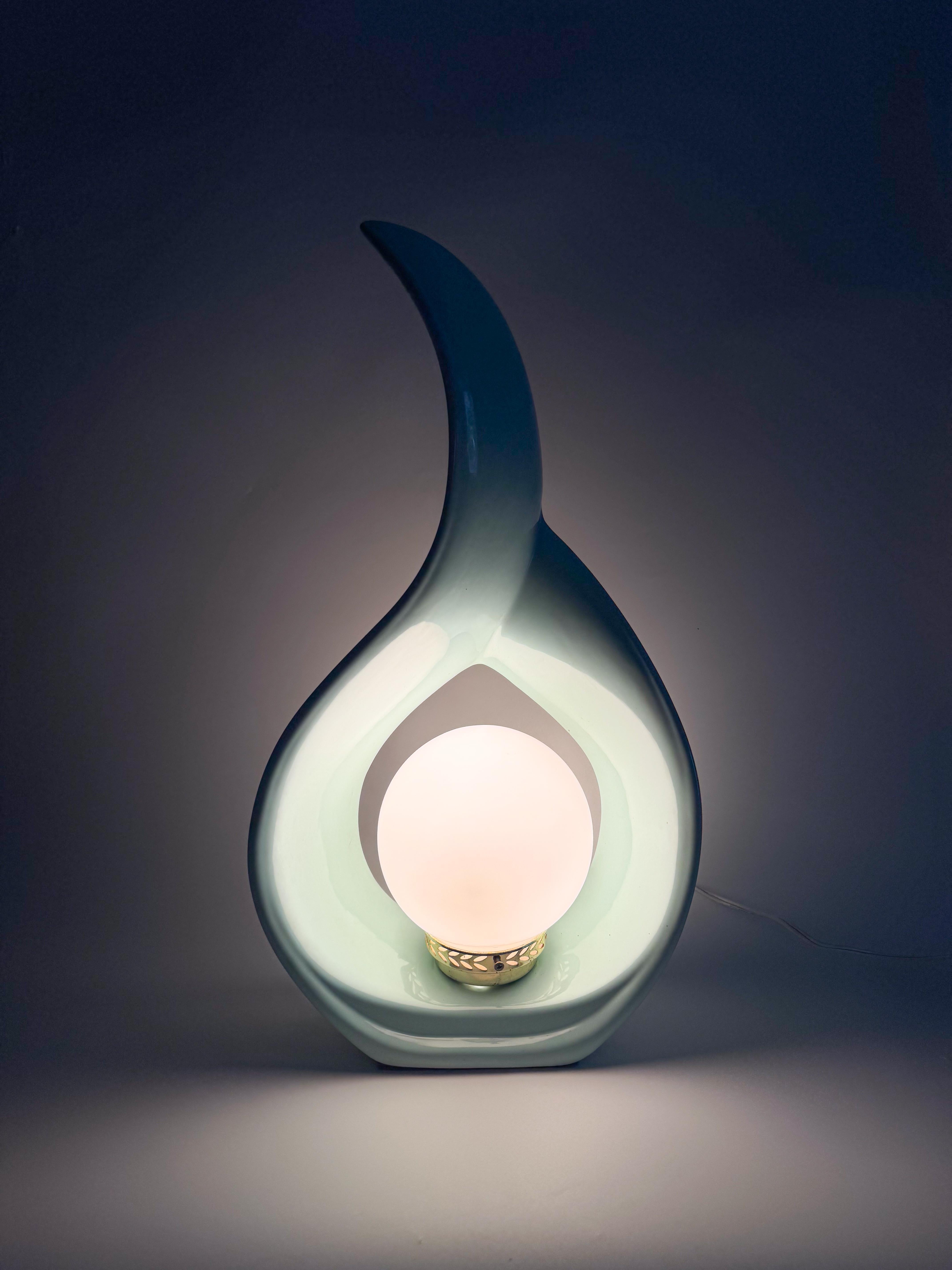 Fin du 20e siècle Sculptural Teardrop Table Lamp - Mint Green - Rare 1980 Art Deco Lighting en vente