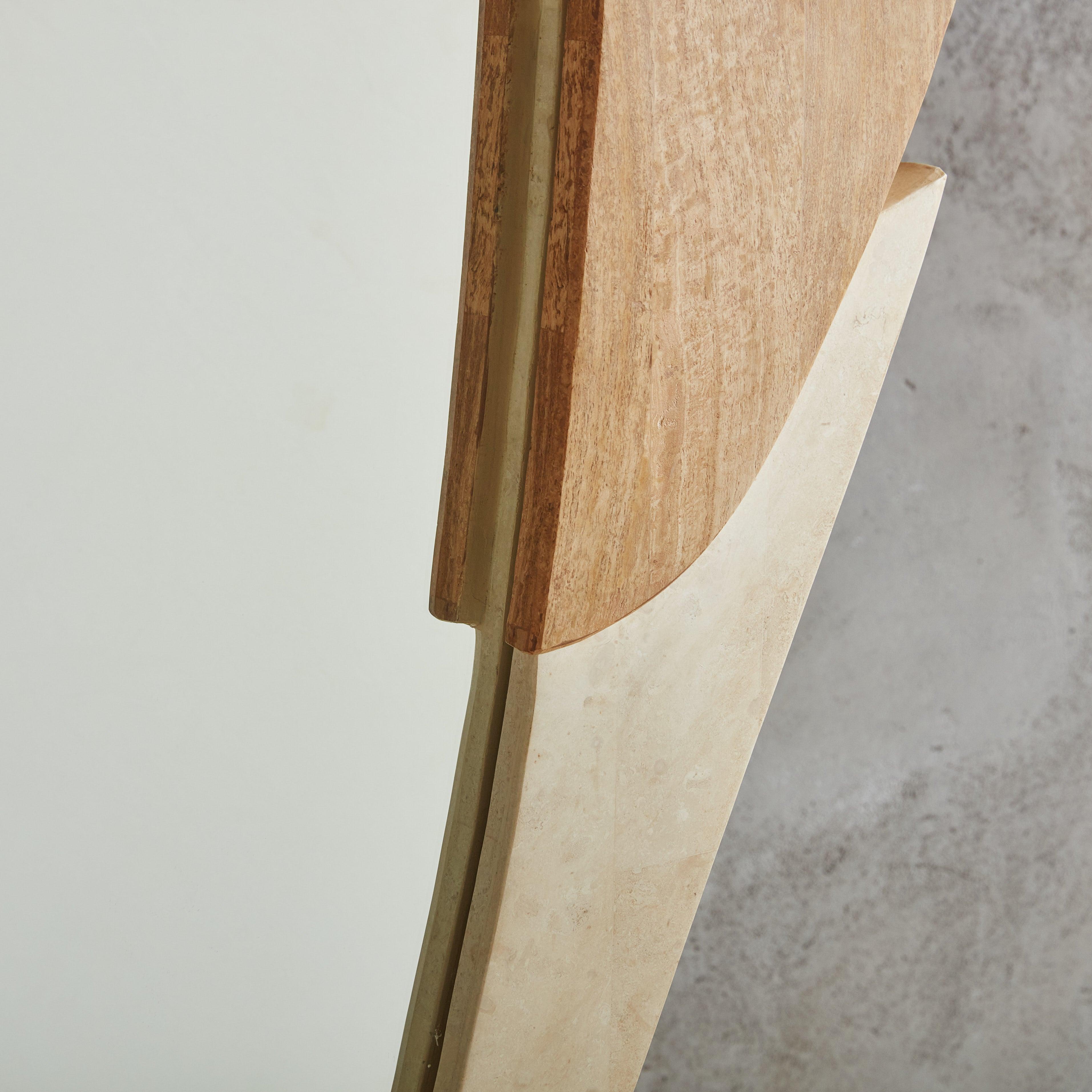Postmoderno Specchio da terra scultoreo in pietra tessellata di Marquis Collection'S in vendita