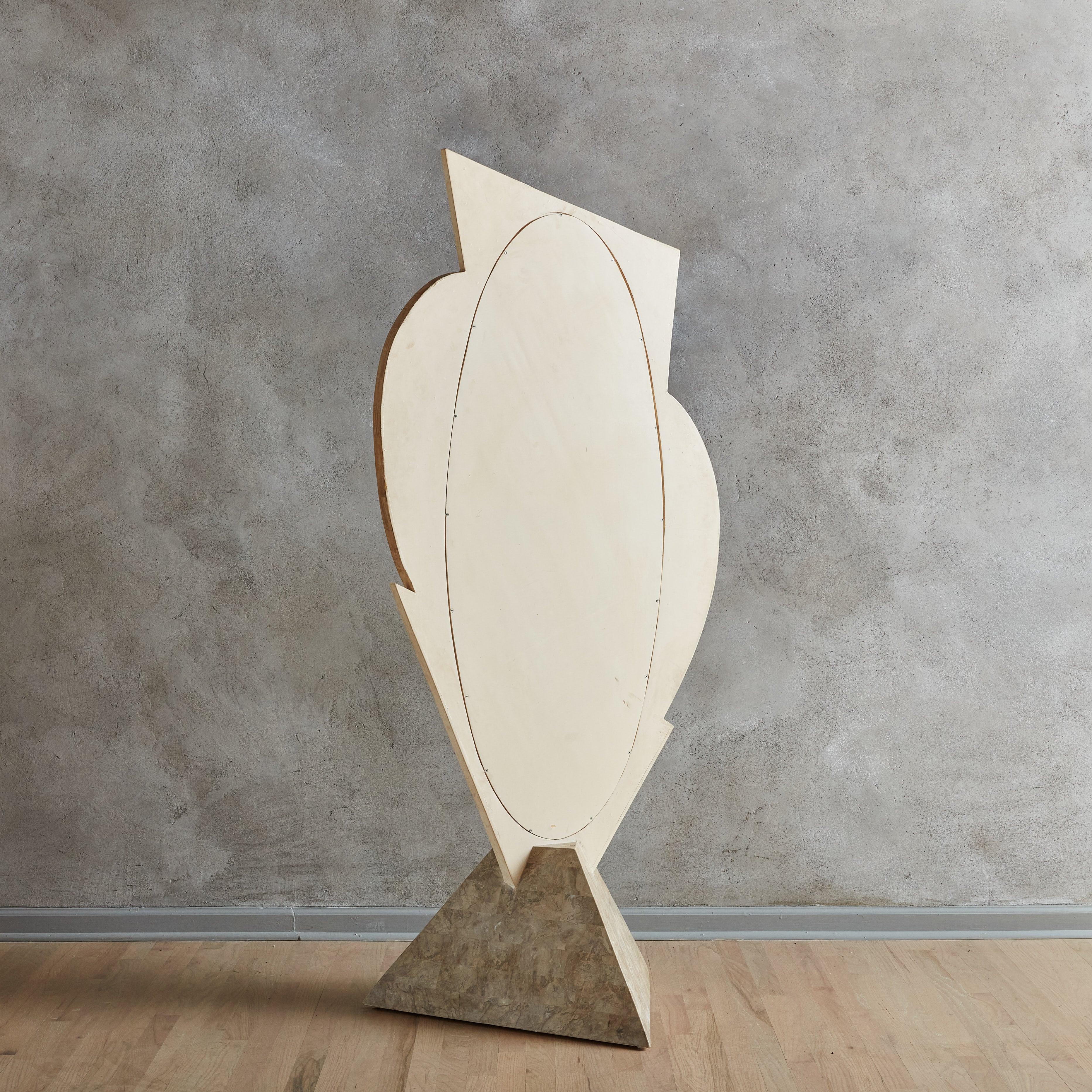 Americano Specchio da terra scultoreo in pietra tessellata di Marquis Collection'S in vendita