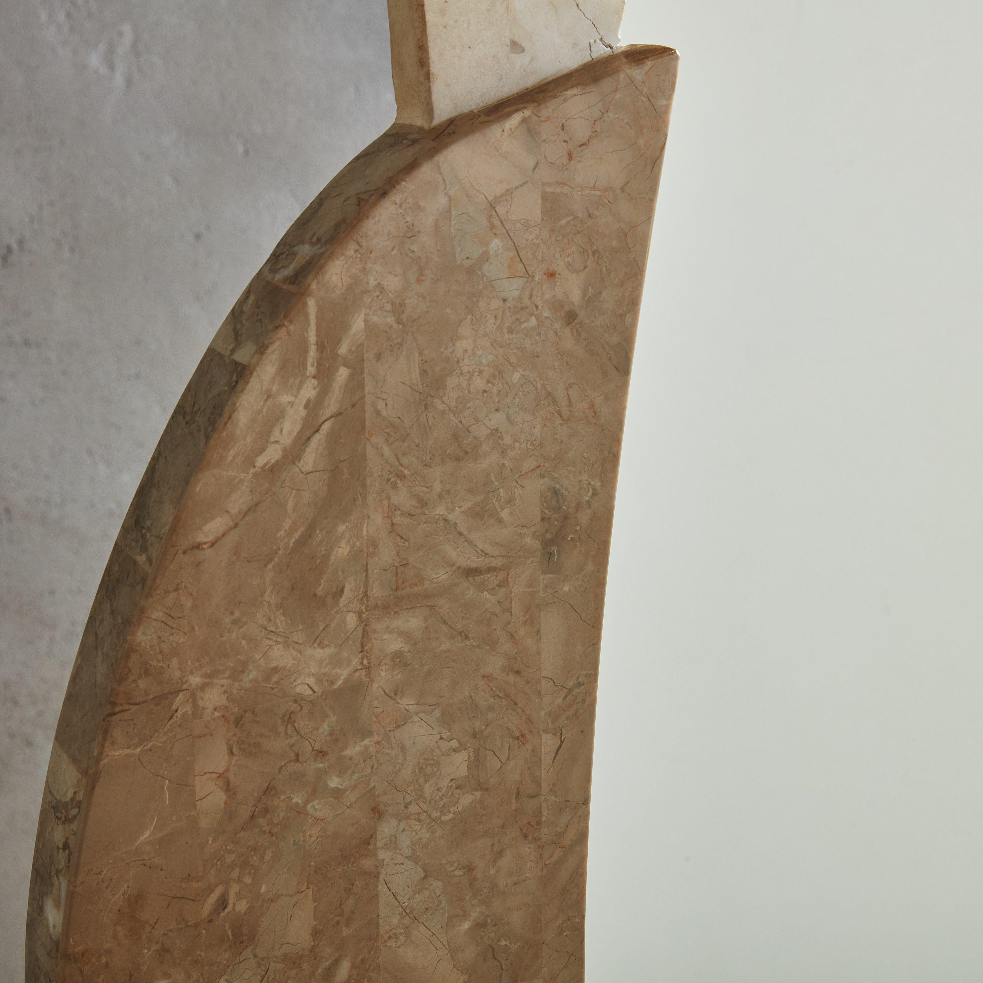 Pietra Specchio da terra scultoreo in pietra tessellata di Marquis Collection'S in vendita