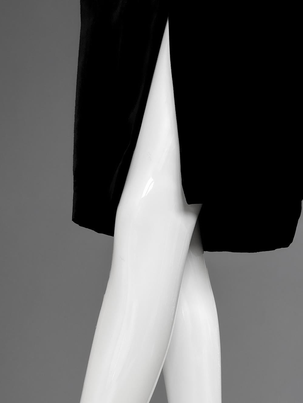 Robe de soirée sculpturale Thierry Mugler FW 1986 Robe en velours noir Pour femmes en vente