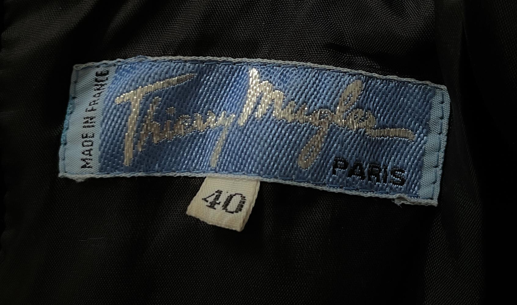 Robe de soirée sculpturale Thierry Mugler FW 1986 Robe en velours noir en vente 3