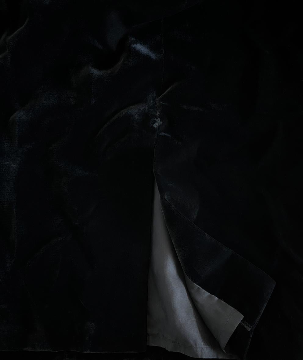 Robe de soirée sculpturale Thierry Mugler FW 1986 Robe en velours noir en vente 4