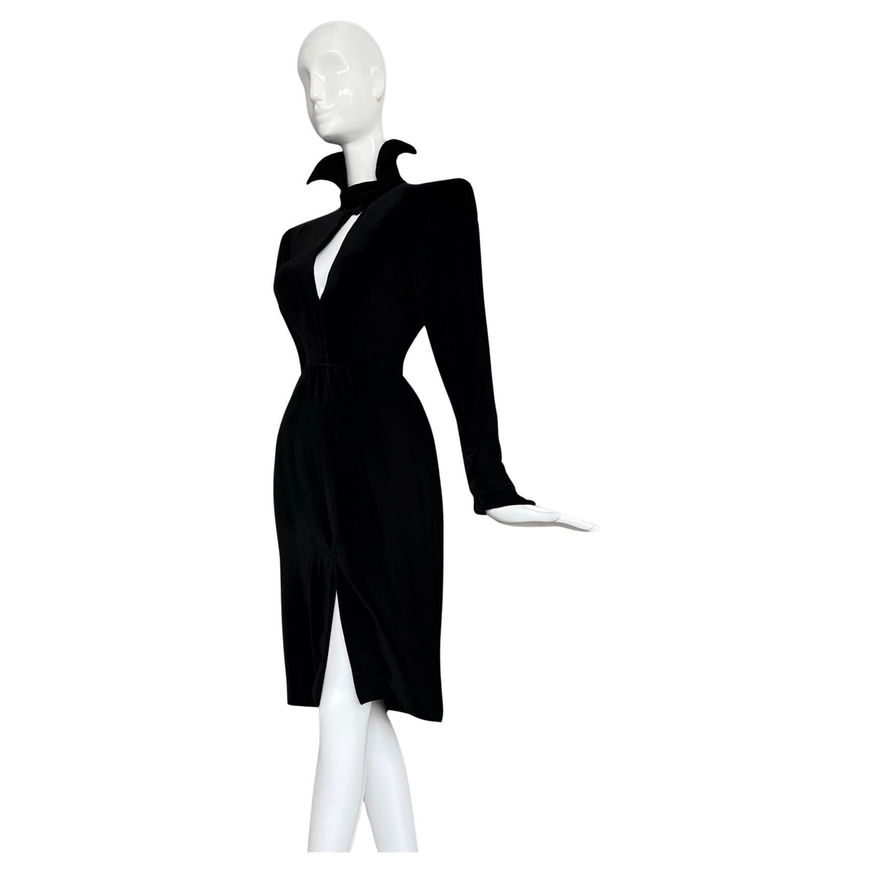 Skulpturales Thierry Mugler FW 1986 Abendkleid Schwarzes Samtkleid