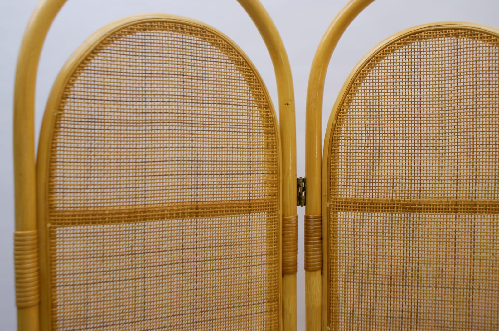 Mid-20th Century Sculptural Three-Panel Folding Screen Room Divider in Rattan and Wicker, 1960s For Sale