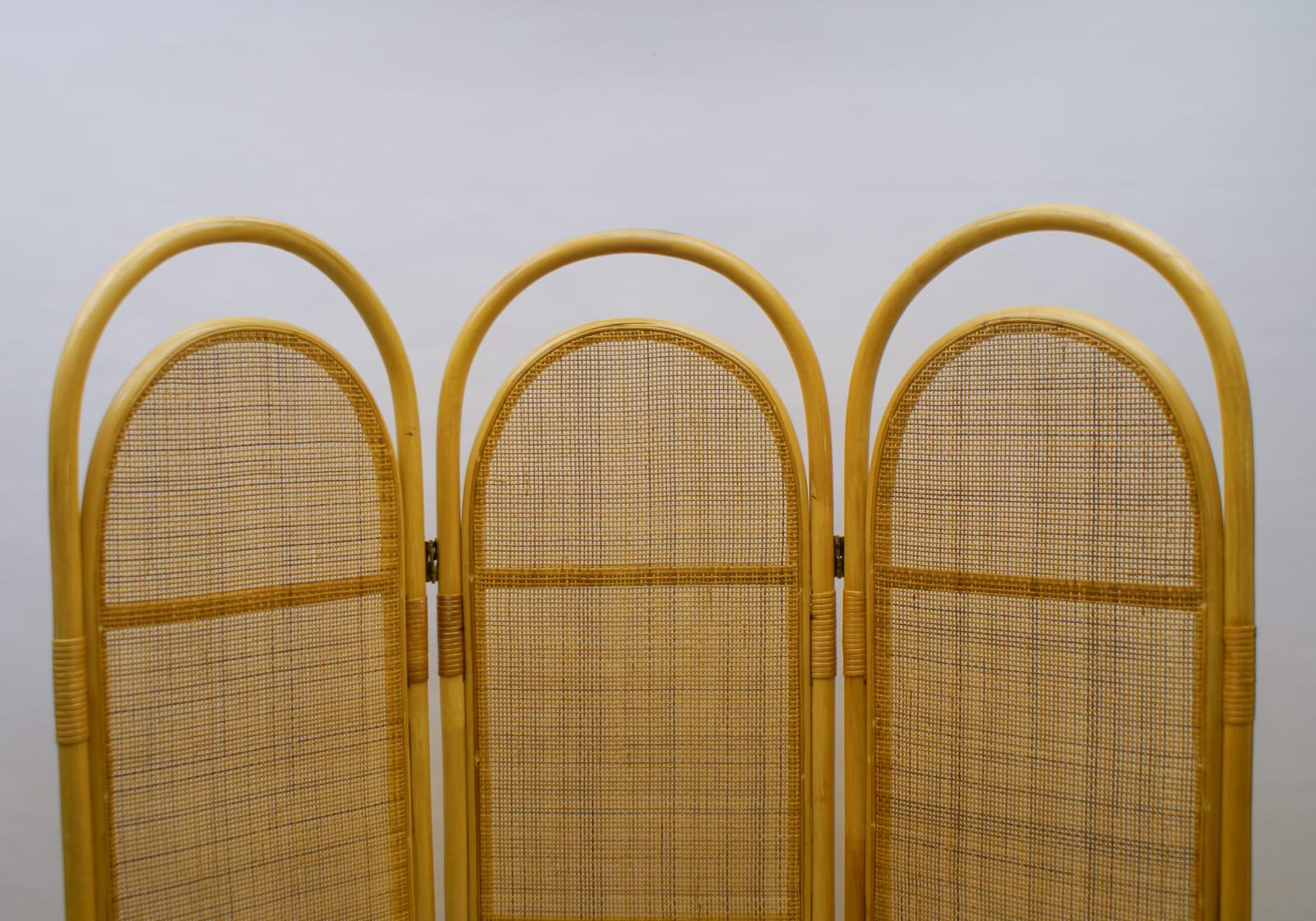 Mid-Century Modern Sculptural Three-Panel Folding Screen Room Divider in Rattan and Wicker, 1960s For Sale