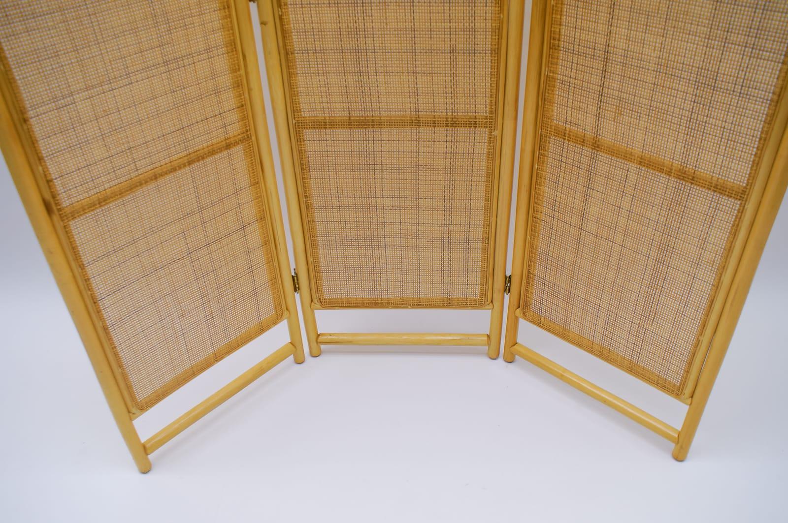 Italian Sculptural Three-Panel Folding Screen Room Divider in Rattan and Wicker, 1960s For Sale
