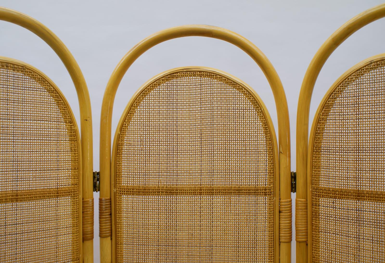 Sculptural Three-Panel Folding Screen Room Divider in Rattan and Wicker, 1960s In Good Condition For Sale In Nürnberg, Bayern