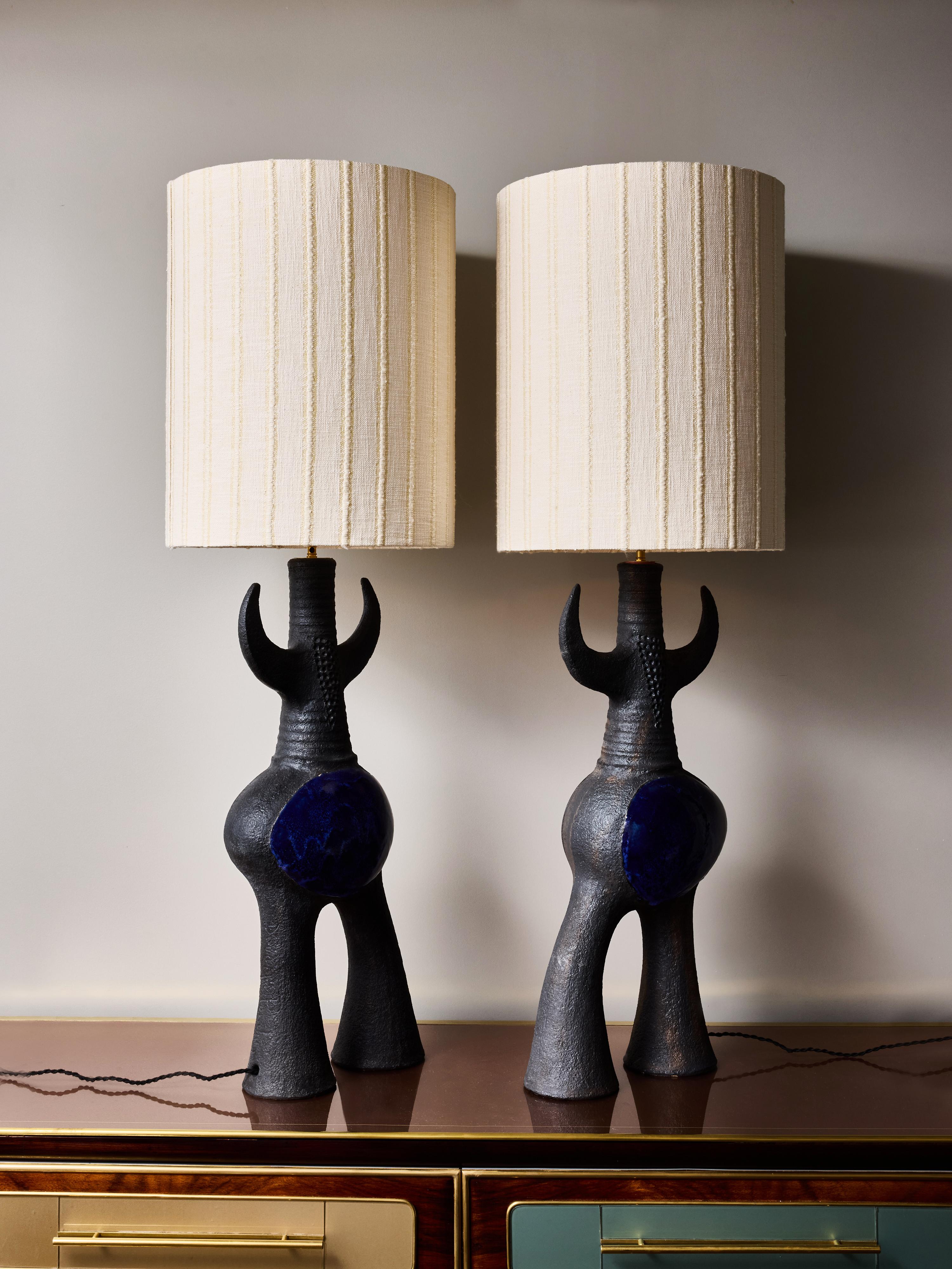 Français Lampes de table sculpturales en céramique Toro de Dominique Pouchain en vente