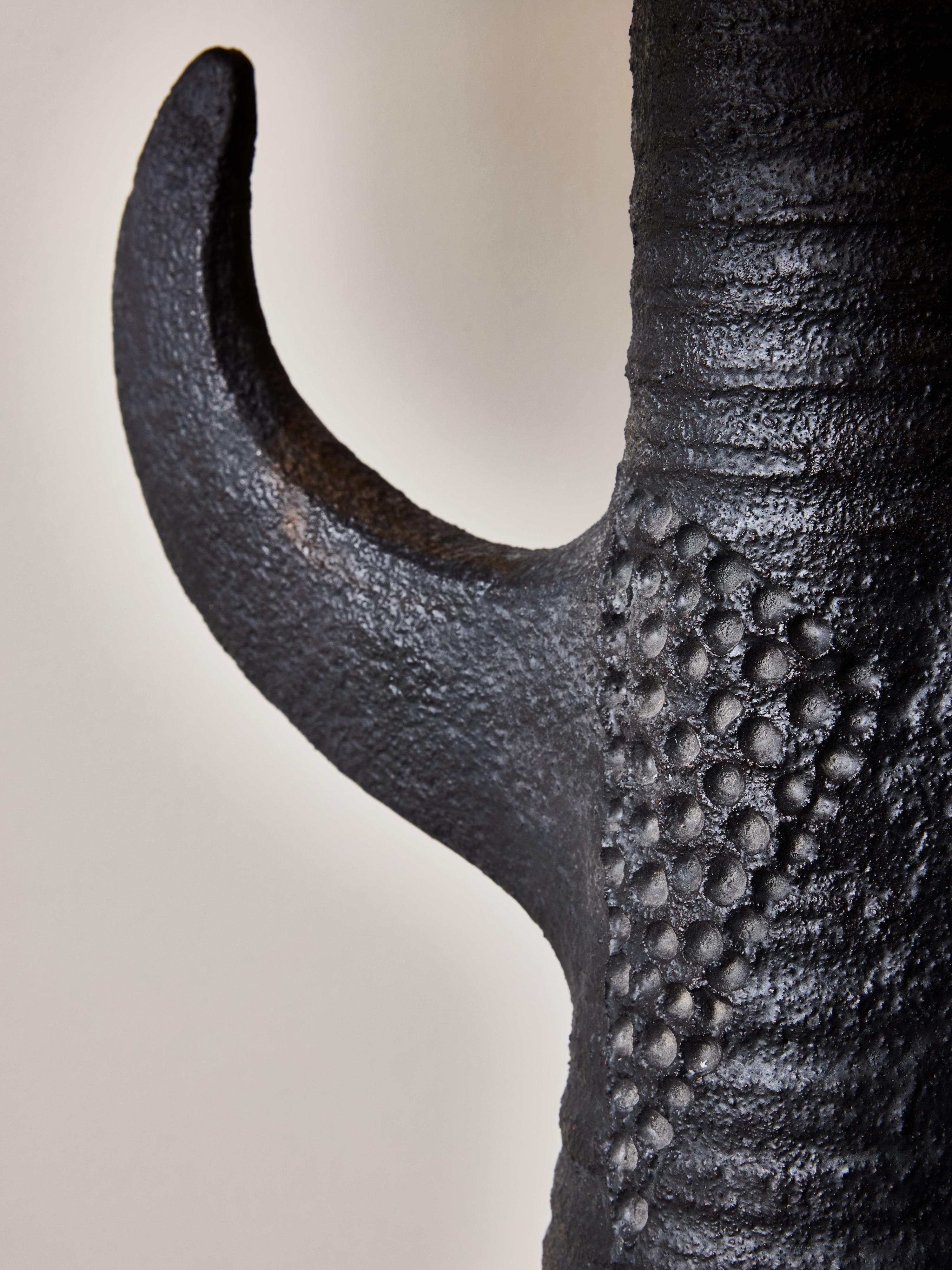 Lampes de table sculpturales en céramique Toro de Dominique Pouchain en vente 2