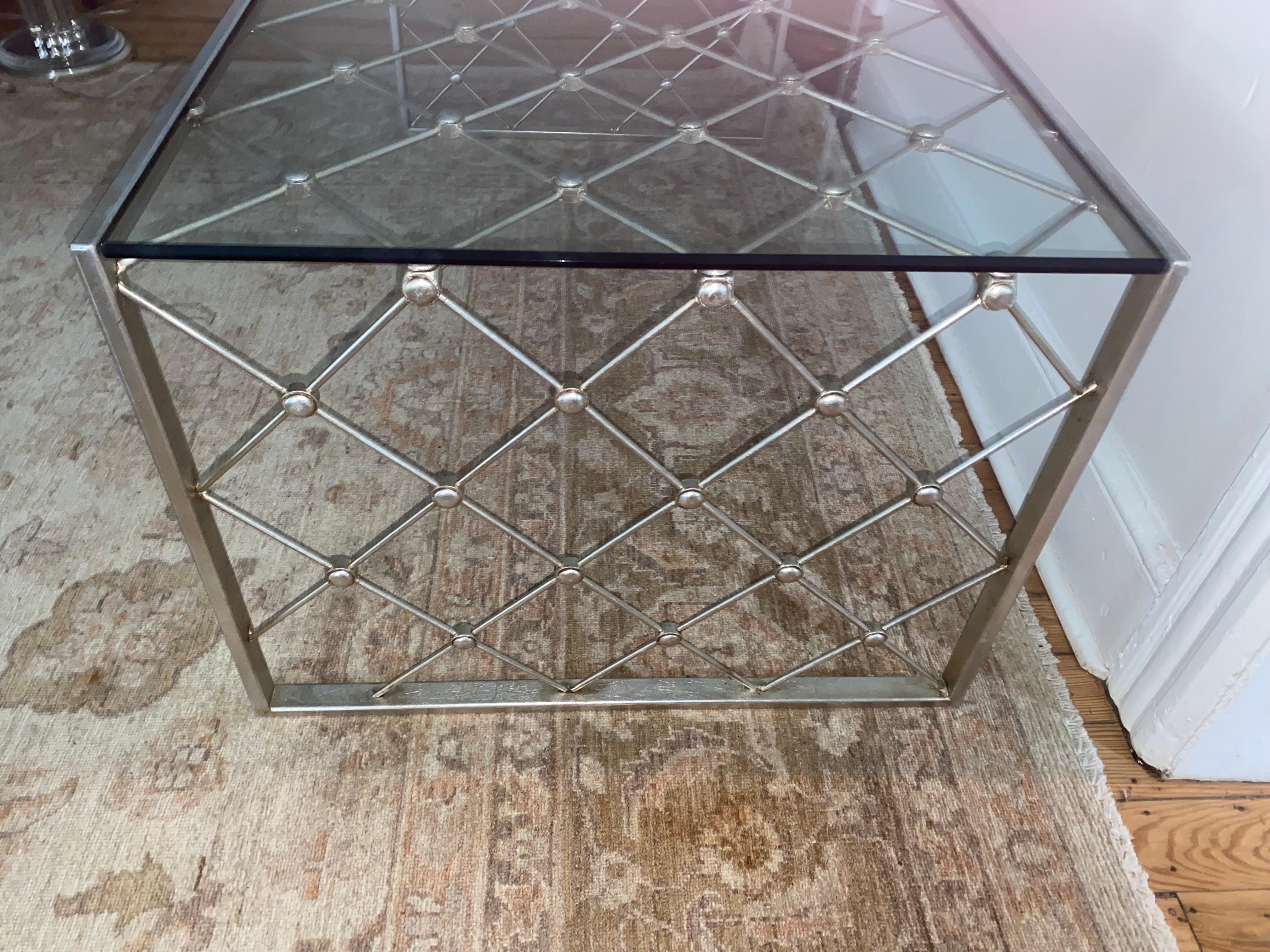 Mesa baja escultórica de metal y cristal Tour Eiffel según Jean Royere en Bueno estado para la venta en Hopewell, NJ